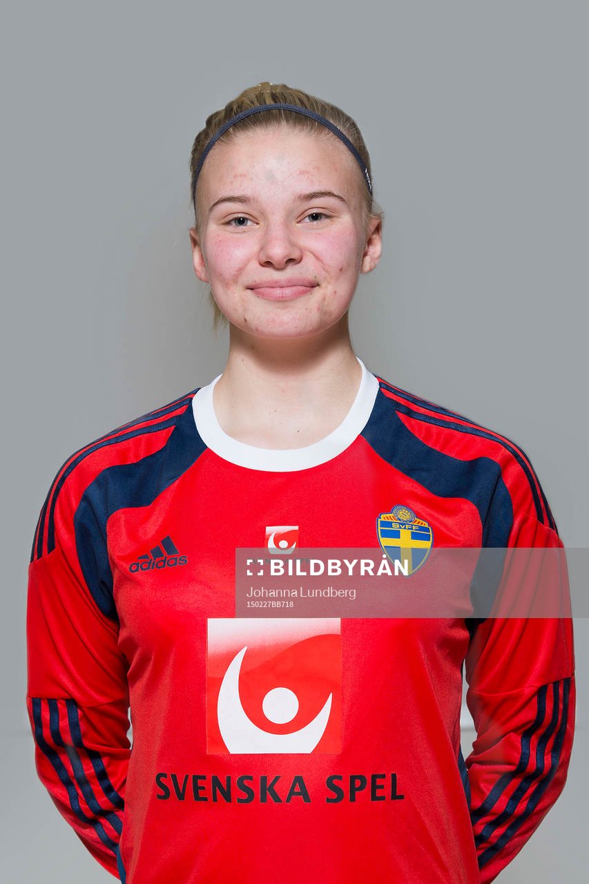 Nell Sjölin Jönsson som spelar i F16/99-landslaget