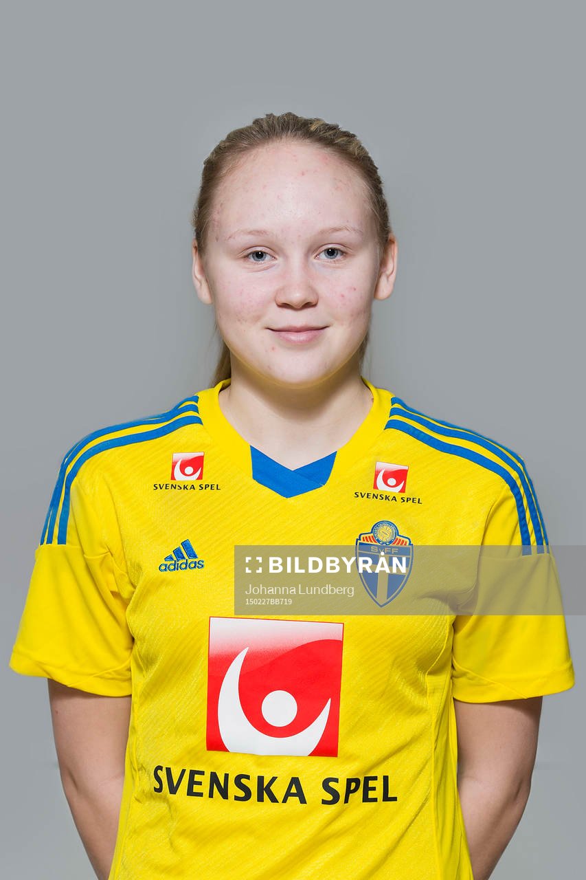 Wilma Wärulf som spelar i F16/99-landslaget, poserar för ett porträtt den 27 februari 2015 i Stockholm.
