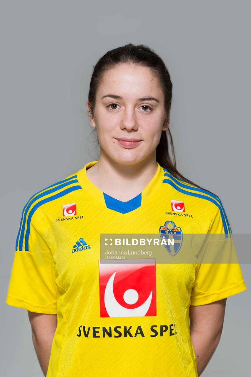 Alma Nygren som spelar i F16/99-landslaget
