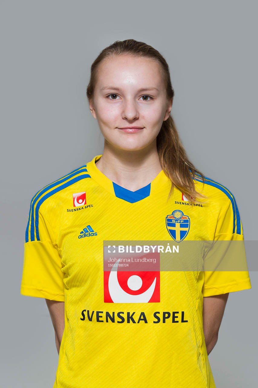 Johanna Antti som spelar i F16/99-landslaget, poserar för ett porträtt den 27 februari 2015 i Stockholm.