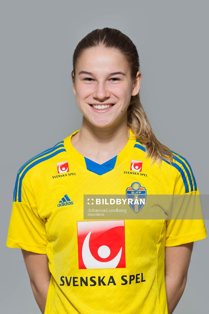 Linnea Selberg som spelar i F16/99-landslaget
