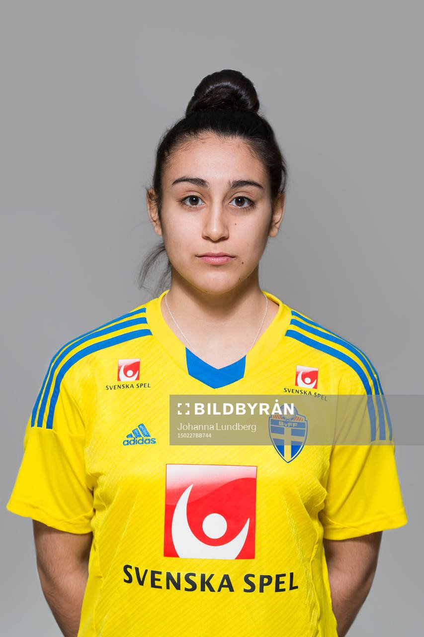 Estibaliz Montes de Oca som spelar i F16/99-landslaget, poserar för ett porträtt den 27 februari 2015 i Stockholm.