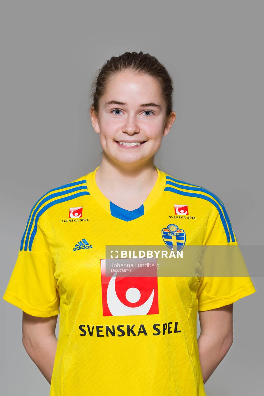 Filippa Pettersson som spelar i F16/99-landslaget, poserar för ett porträtt den 27 februari 2015 i Stockholm.