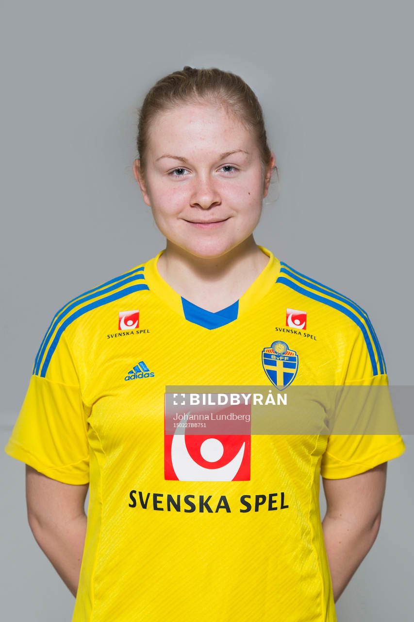 Matilda Ovenberger som spelar i F16/99-landslaget