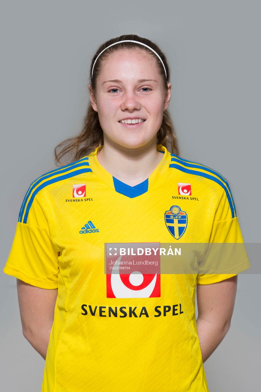 Linnea Svensson som spelar i F16/99-landslaget
