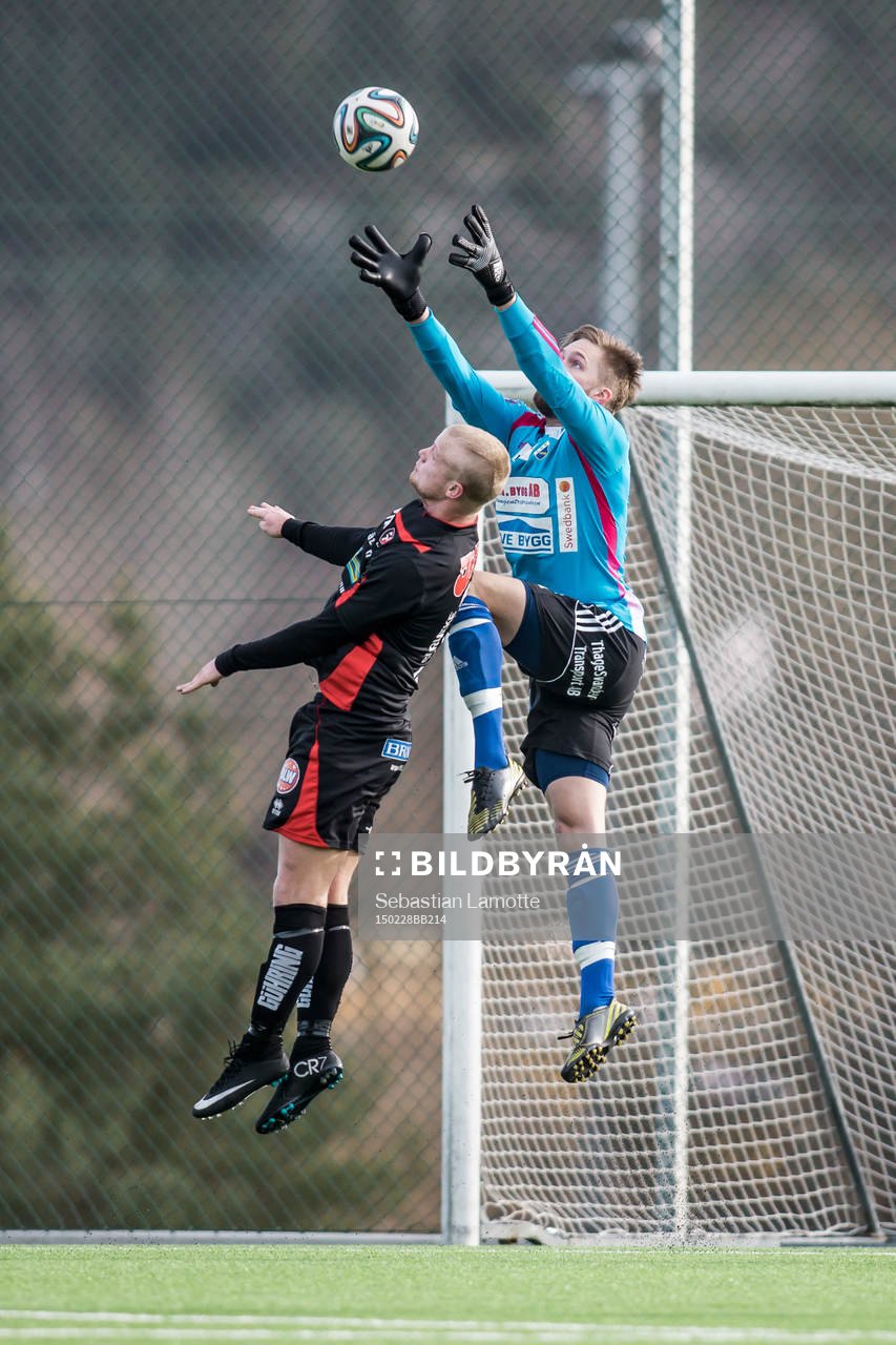 Ljungskiles målvakt Robertino Kjlajic fångar bollen före Trollhättans Jonathan Gustafsson under fotbollsmatchen i Svenska cupen mellan Ljungskile SK och FC Trollhättan den 28 februari 2015 i Vänersborg.