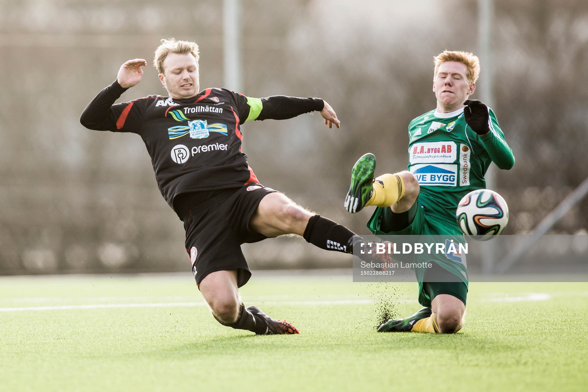 Trollhättans David Bennhage (v) och Ljungskiles Hampus