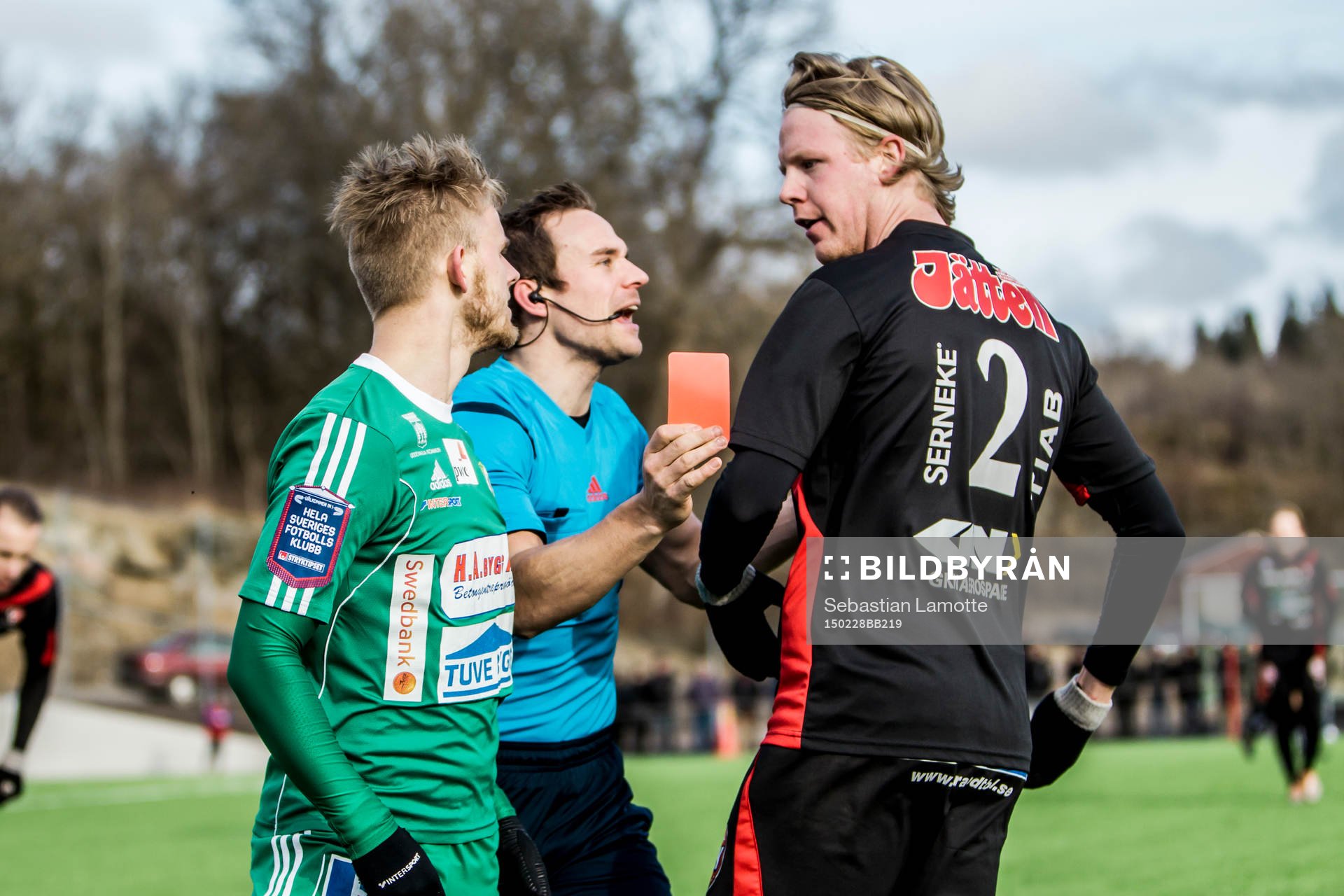 Ljungskiles Niclas Andersén tjafsar med Trollhättans