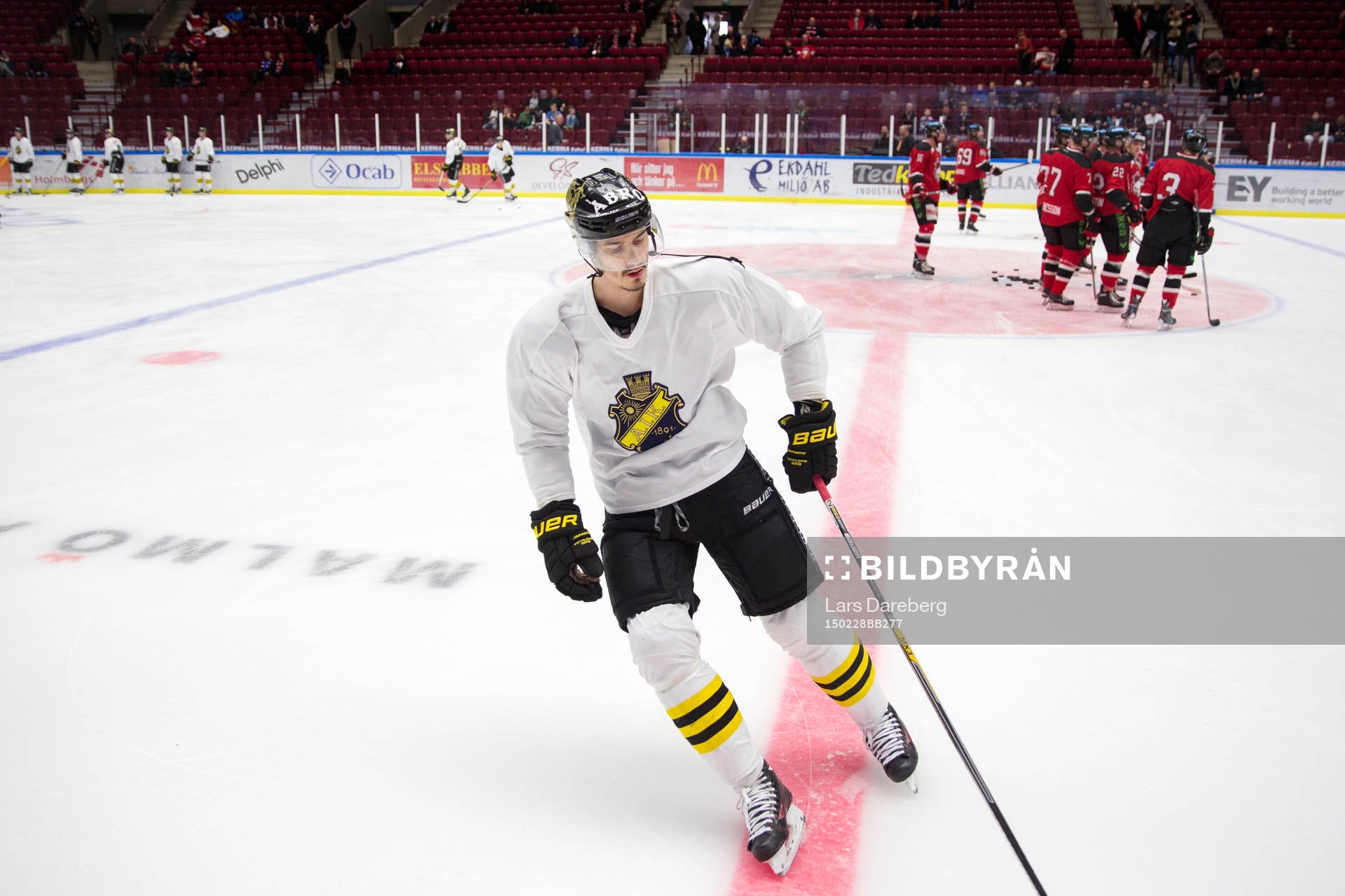 s Ziga Pavlin innan ishockeymatchen mellan Malmö Redhawks