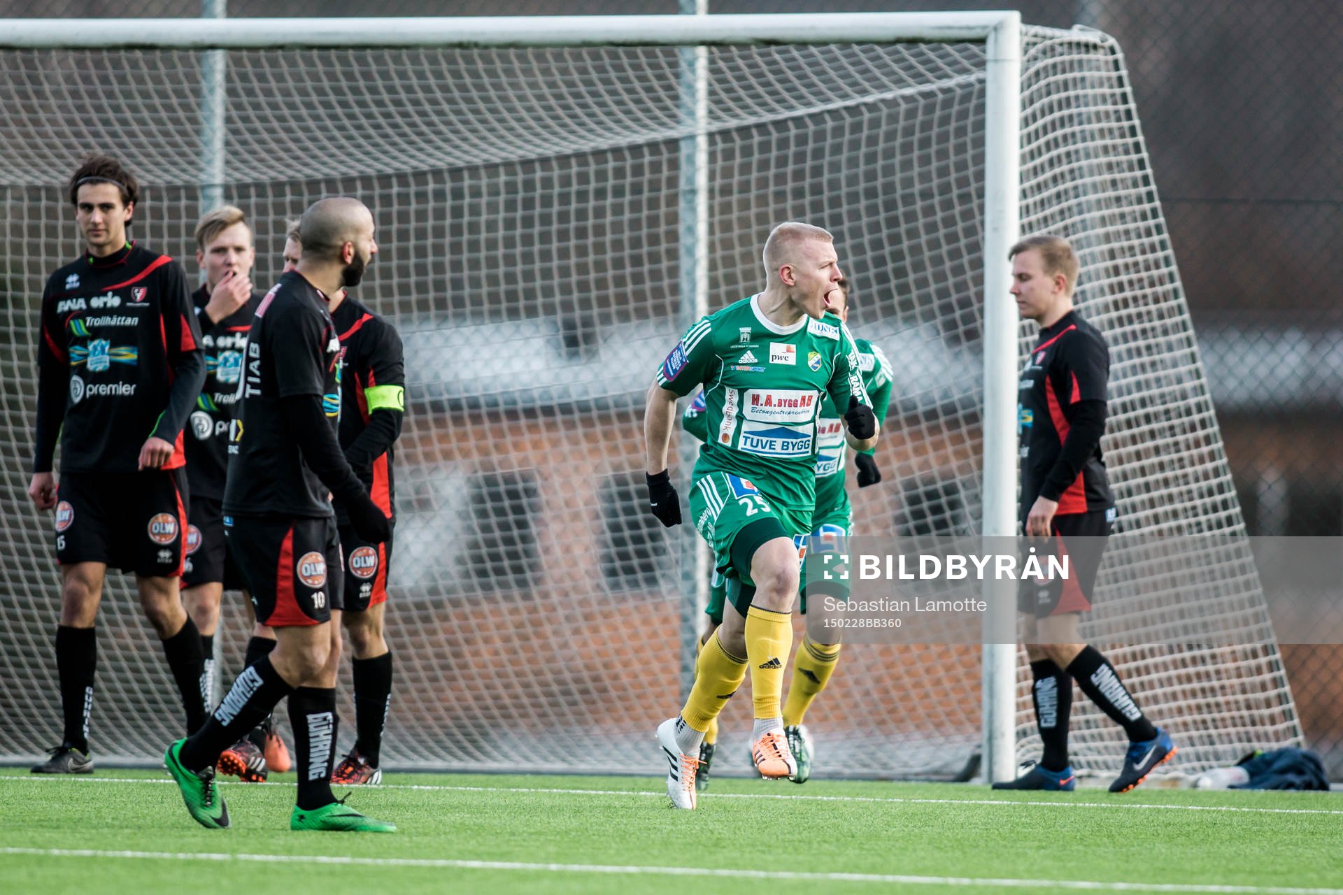 Ljungskiles Petter Björlund gör 1-0