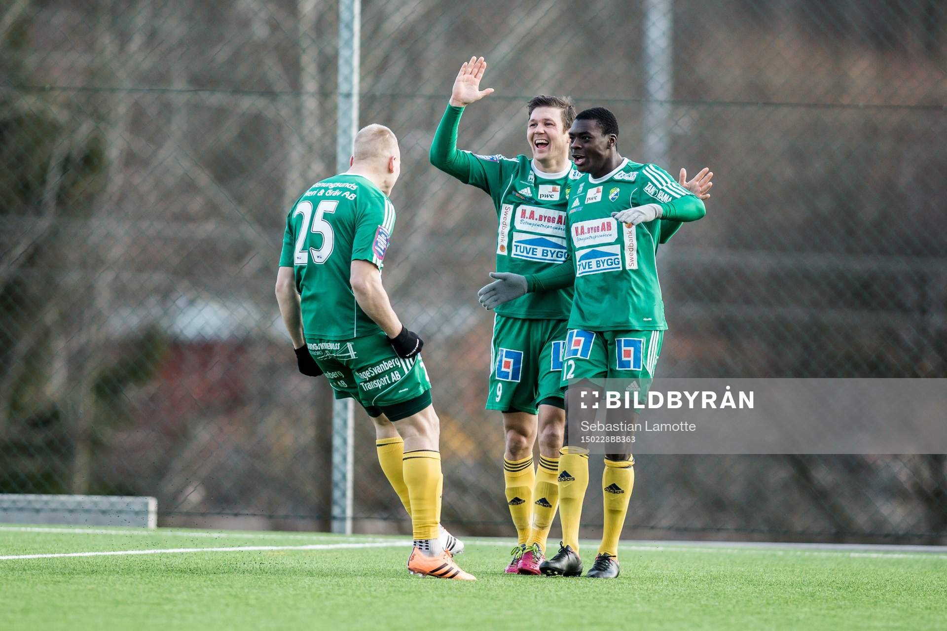 Ljungskiles Petter Björlund gör 1-0 och jublar med Hannes