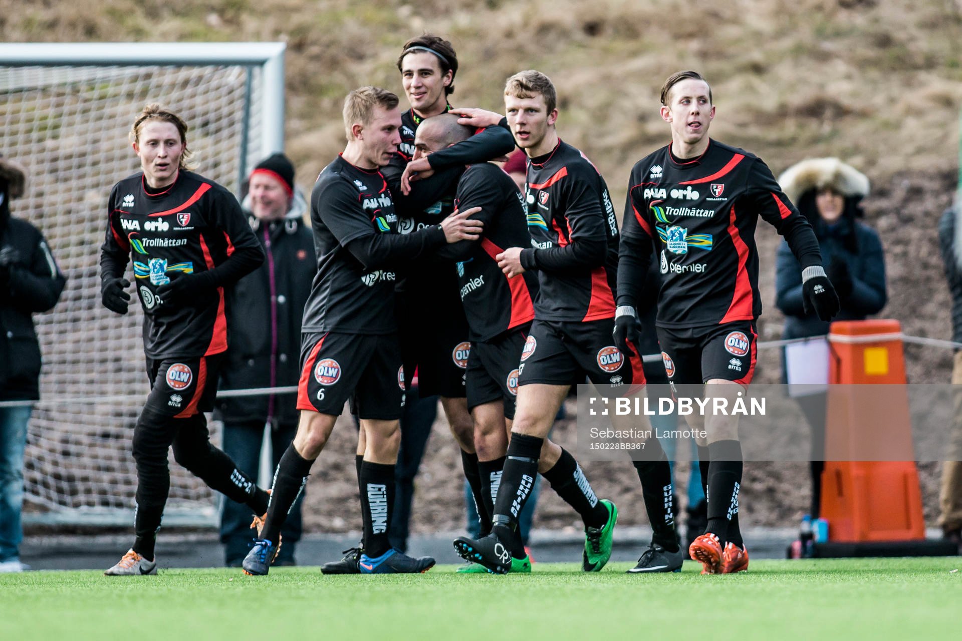 Trollhättans Josef Daoud har gjort  1-1 och jublar med