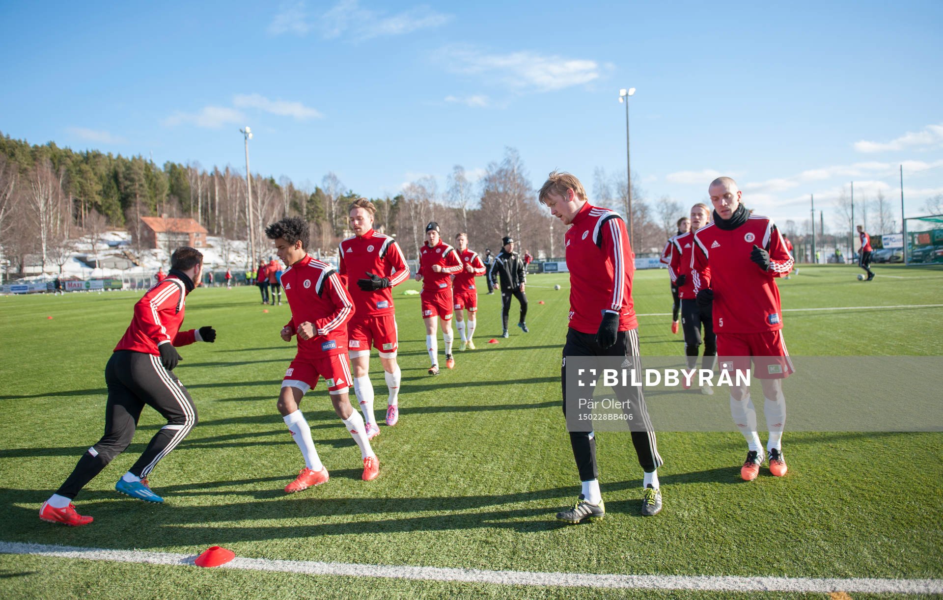 Hudiksvalls värmer upp innan fotbollsmatchen i Svenska