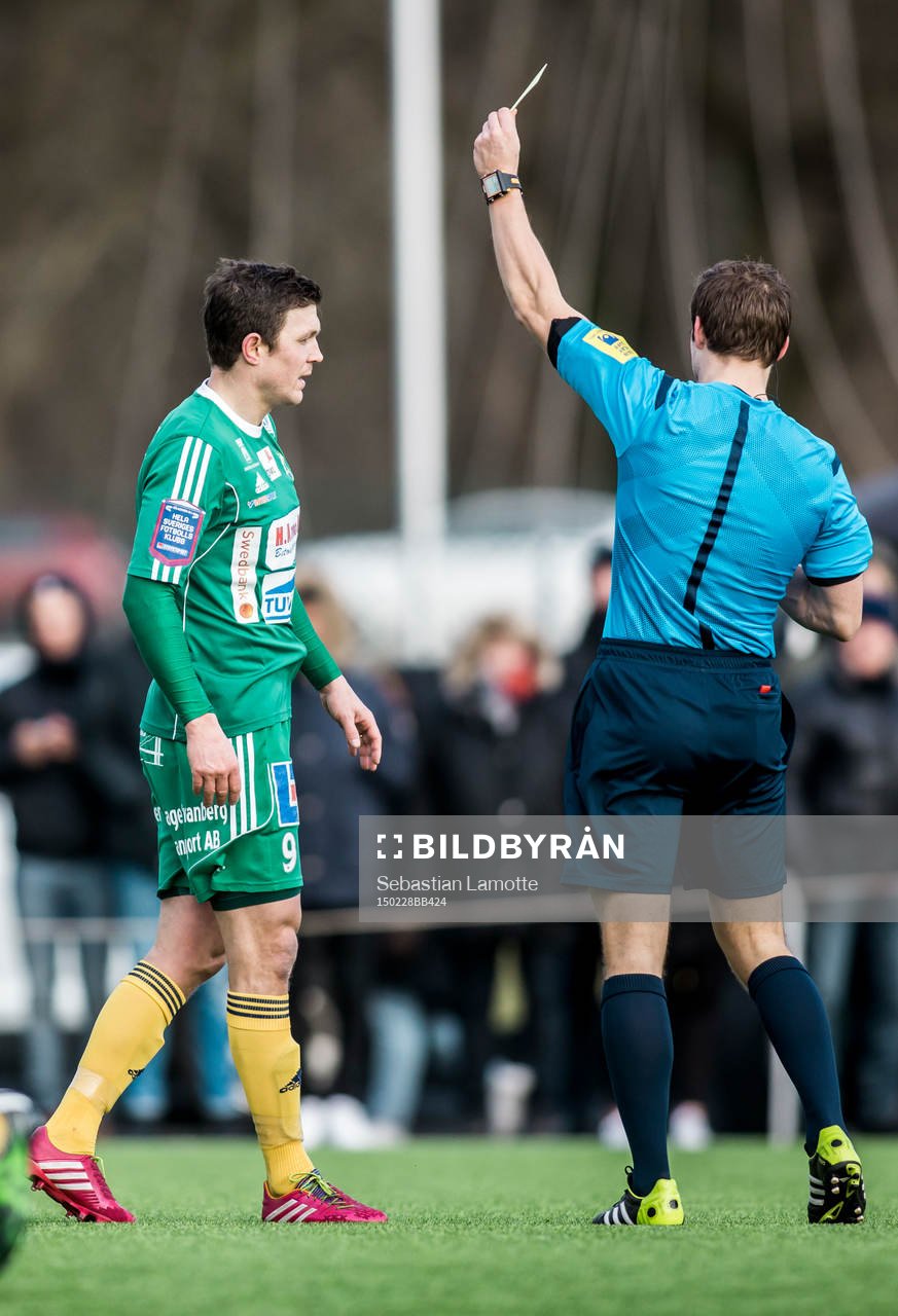 Domare Kristoffer Karlsson ger Ljungskiles Hannes Stiller
