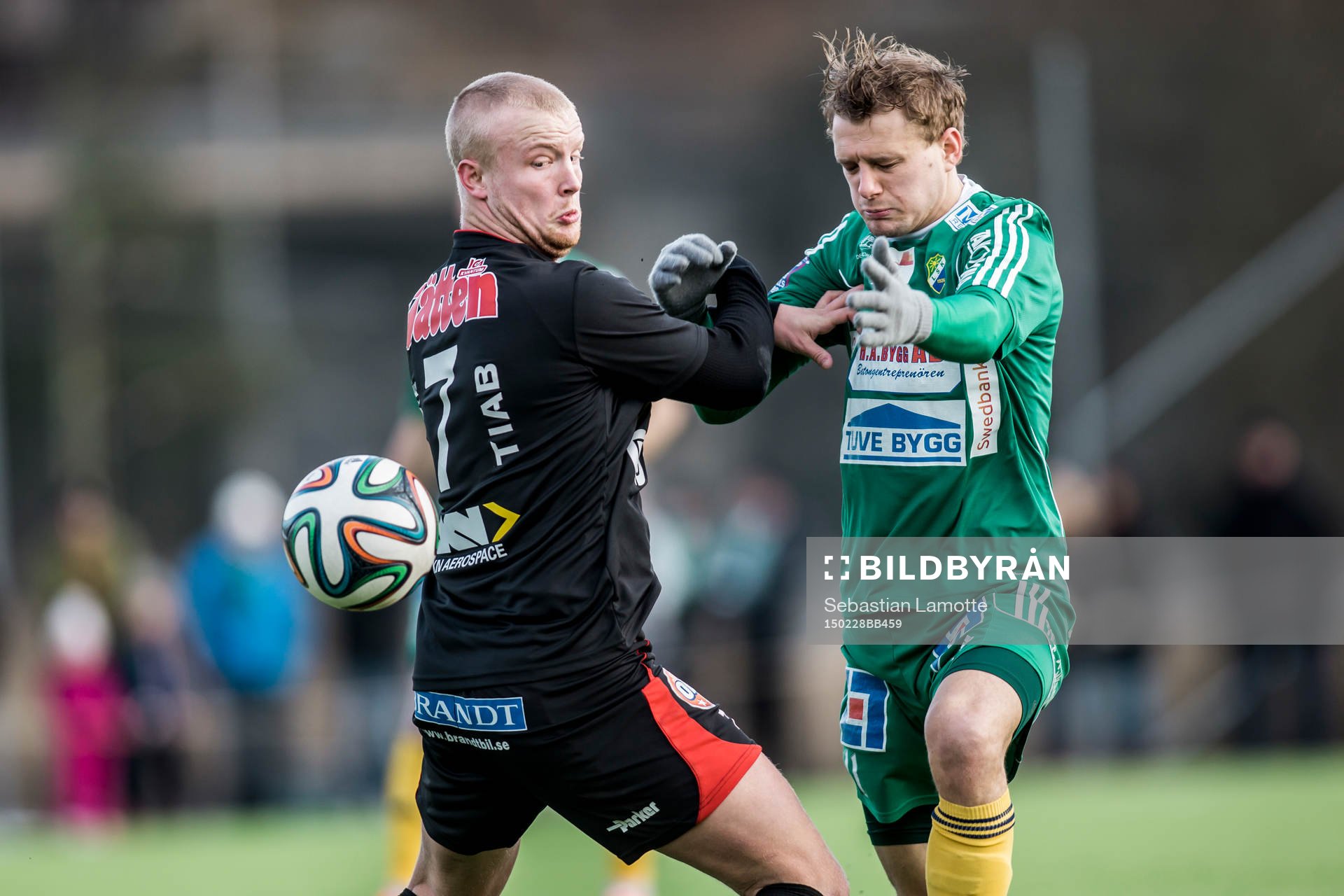 Trollhättans Jonathan Gustafsson (v) och Ljungskiles Jacob
