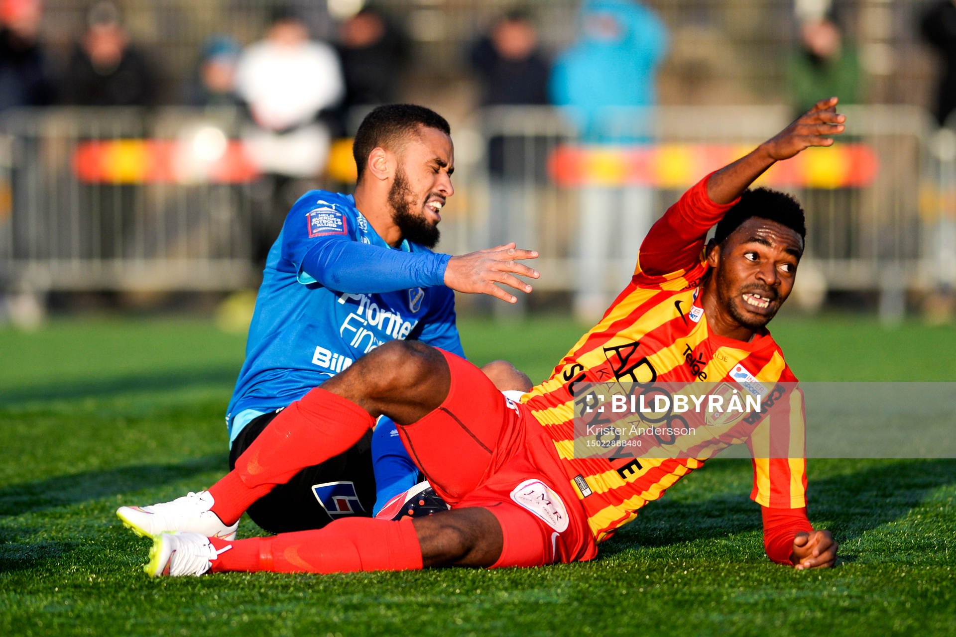 Halmstads Junes Barny och Syrianskas Success Chimankpa Nwosu under fotbollsmatchen i Svenska Cupen mellan Halmstad och Syrianska den 28 februari 2015 i Halmstad.