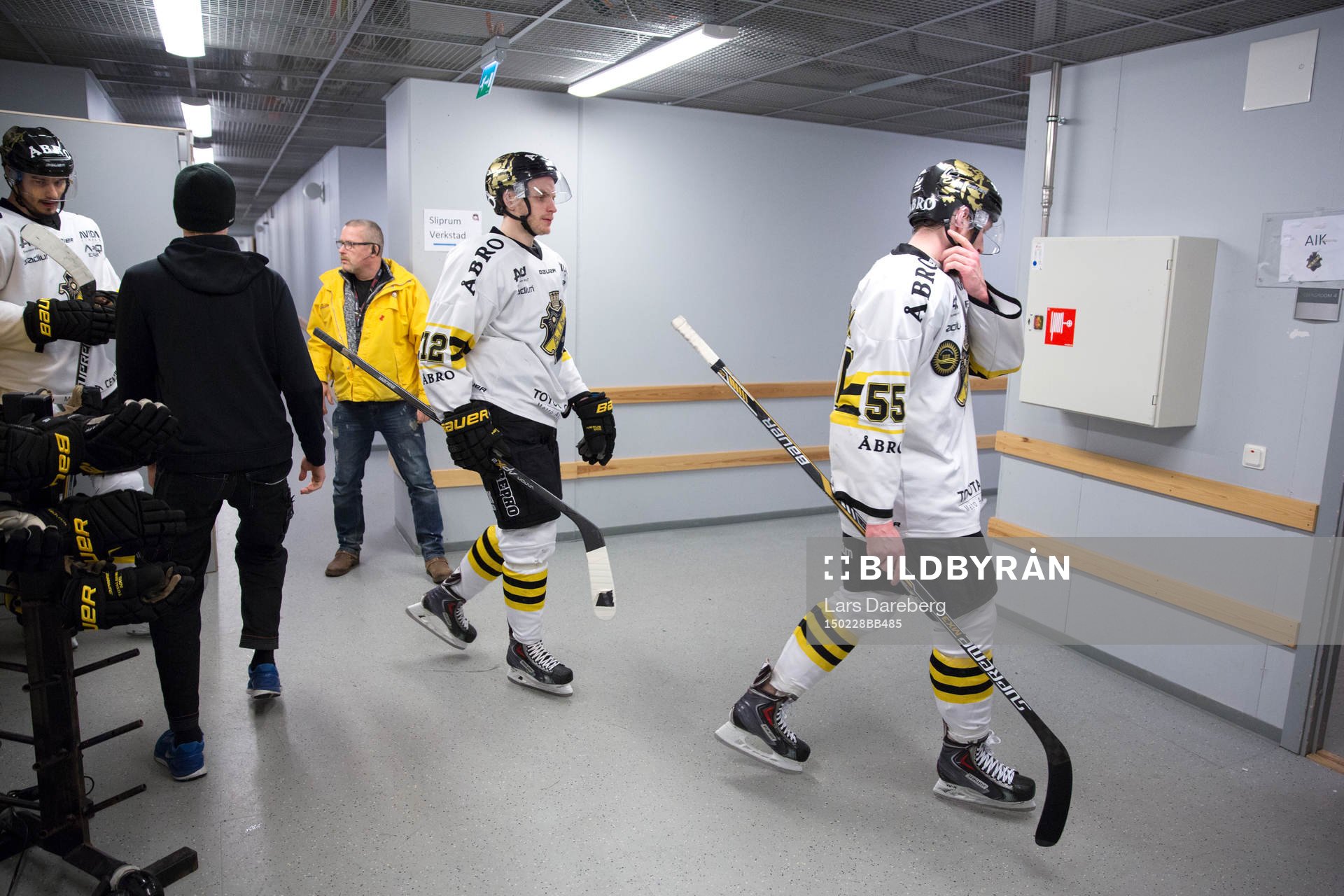 Fredrik Hyrning och Nils Bäckström lämnar isen