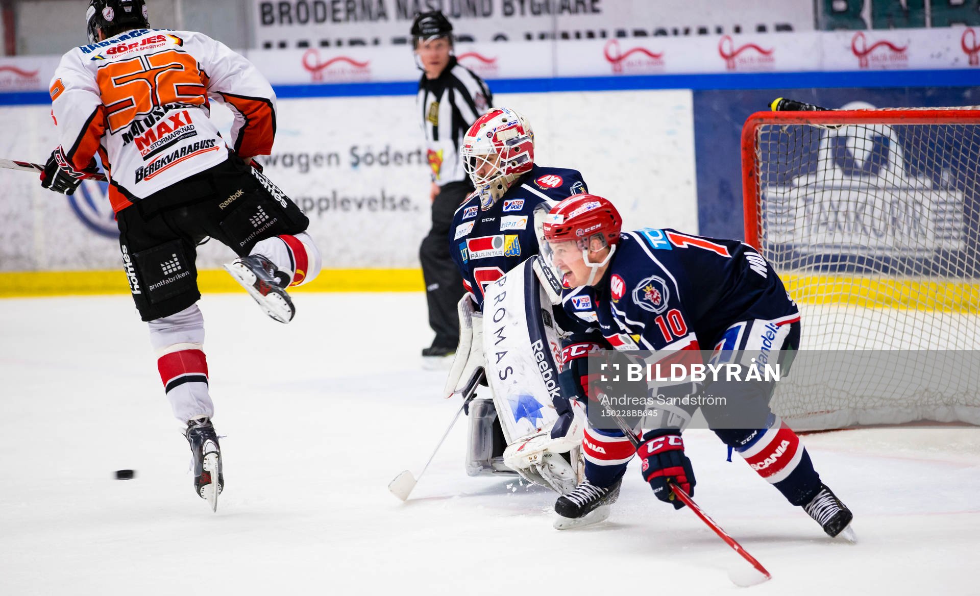 Karlskronas Maksim Matushkin hoppar undan ett skott