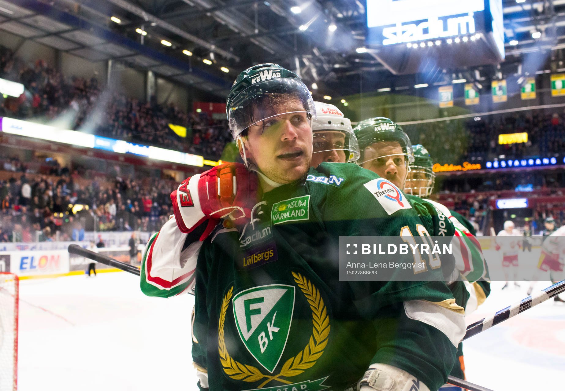 Vilt slagsmål bryter ut