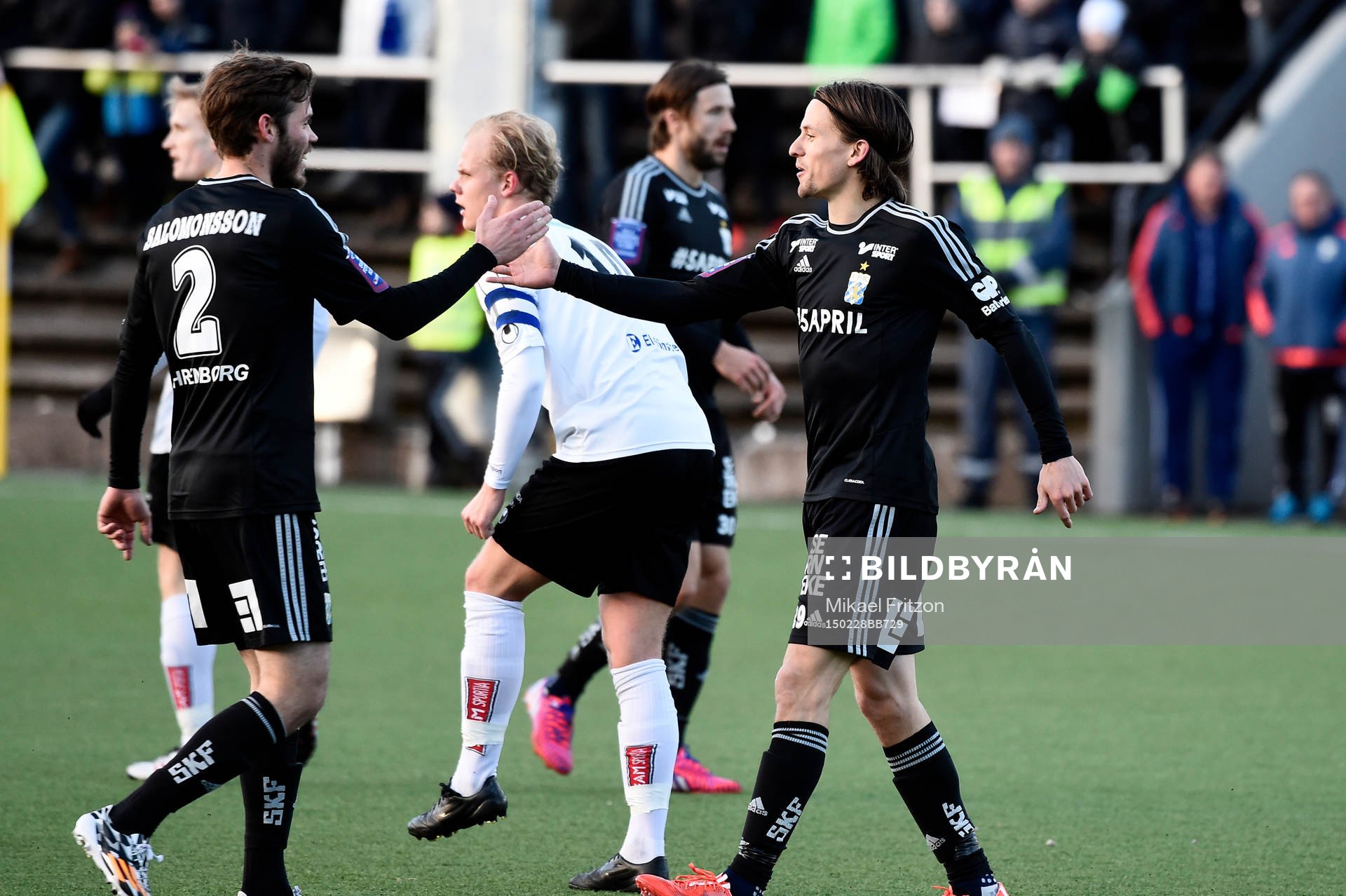 IFK Göteborgs Lasse Vibe och Emil Salomonsson jublar