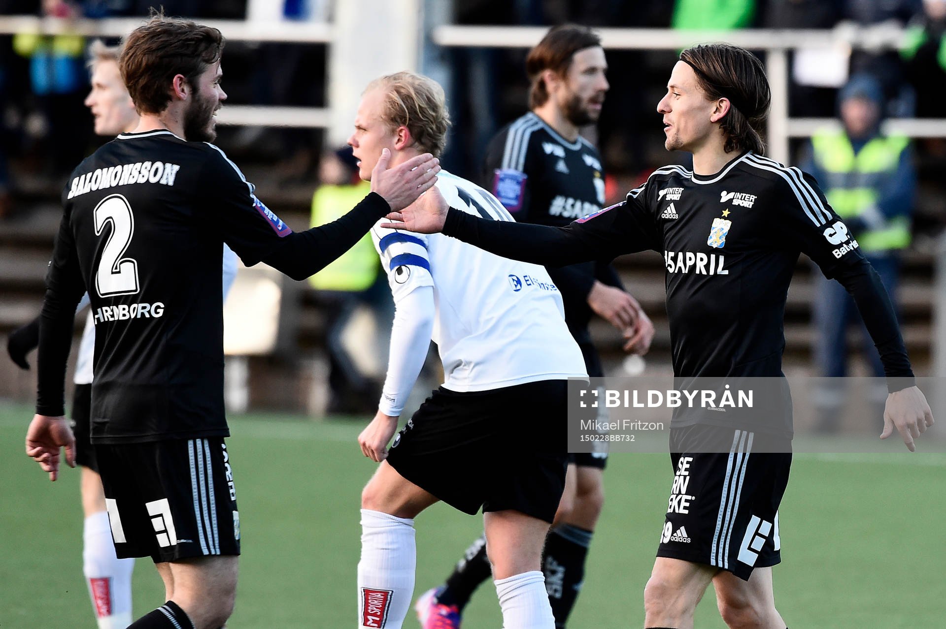 IFK Göteborgs Lasse Vibe och Emil Salomonsson jublar fotbollsmatchen i Svenska cupen mellan Myresjö/Vetlanda och IFK Göteborg den 28 Februari 2015 på Heds Arena i Vetlanda.