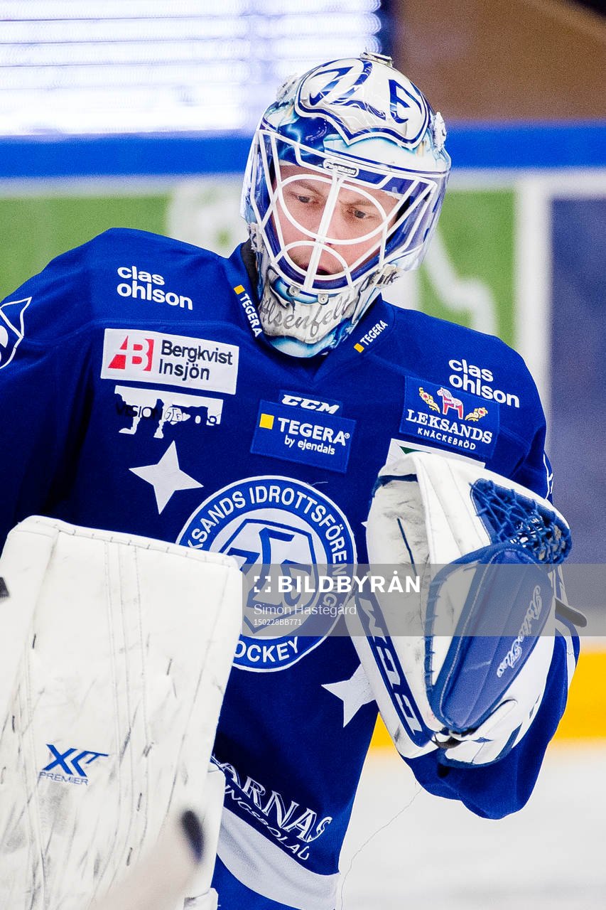 Leksands målvakt Oscar Alsenfelt före ishockeymatchen i