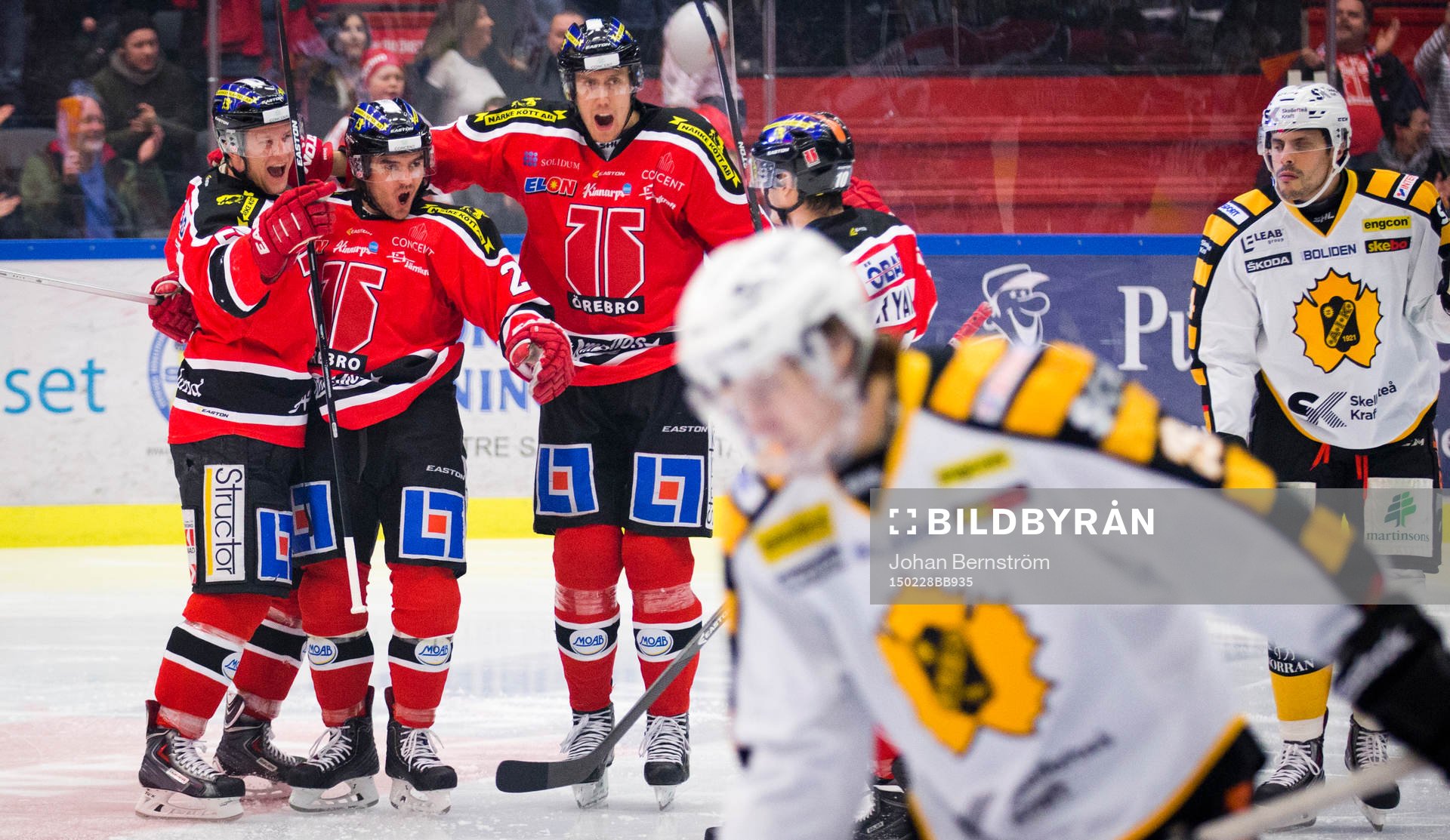 Örebros Johan Motin jublar med Martin Johansson och Marko