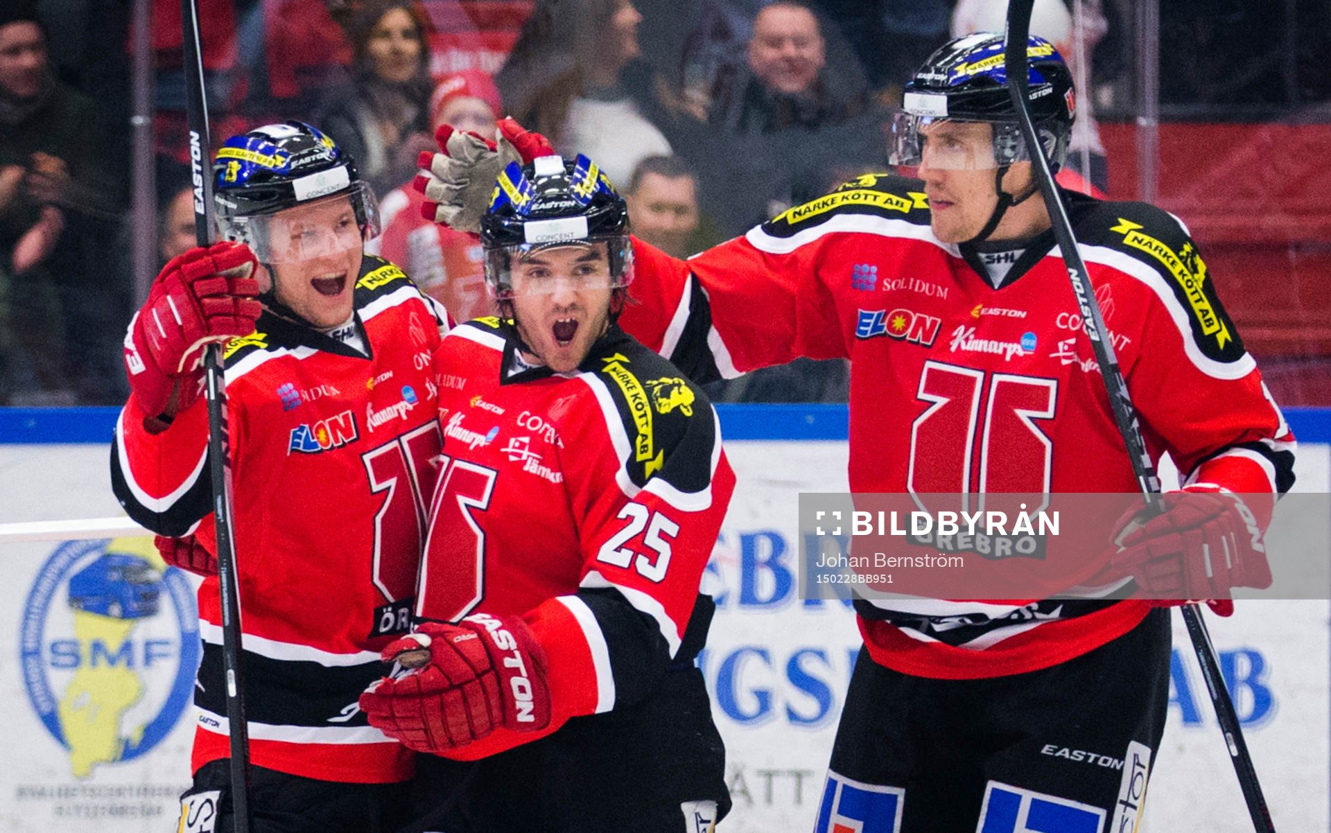 Örebros Johan Motin jublar med Martin Johansson och Marko