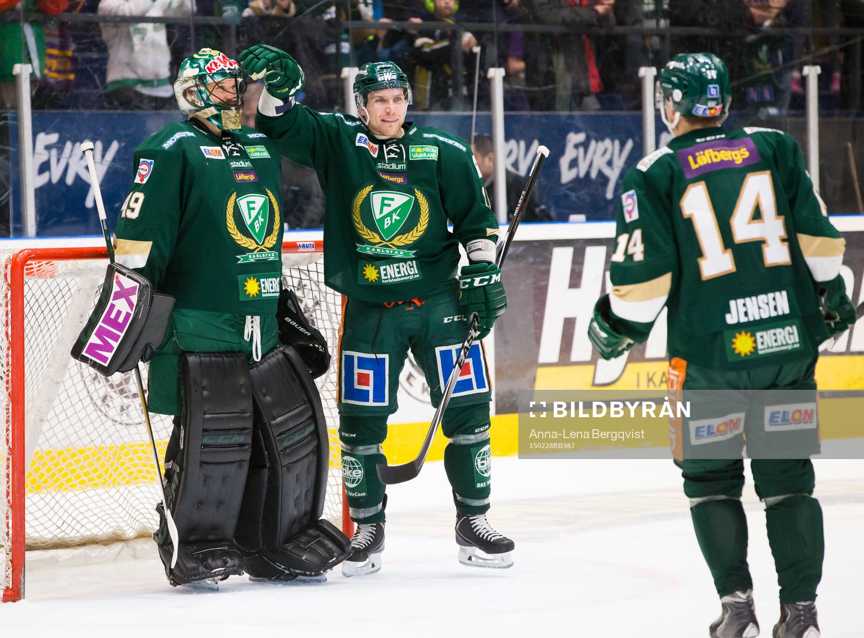 Färjestads målvakt Justin Pogge  och Shawn Lalonde firar
