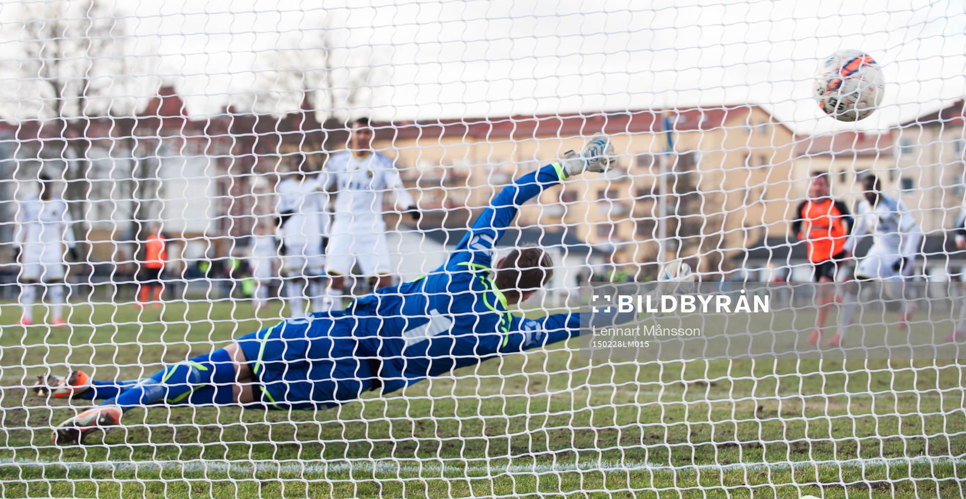 s Nabil Bahoui gör 3-0 på straff  i matchen i Svenska