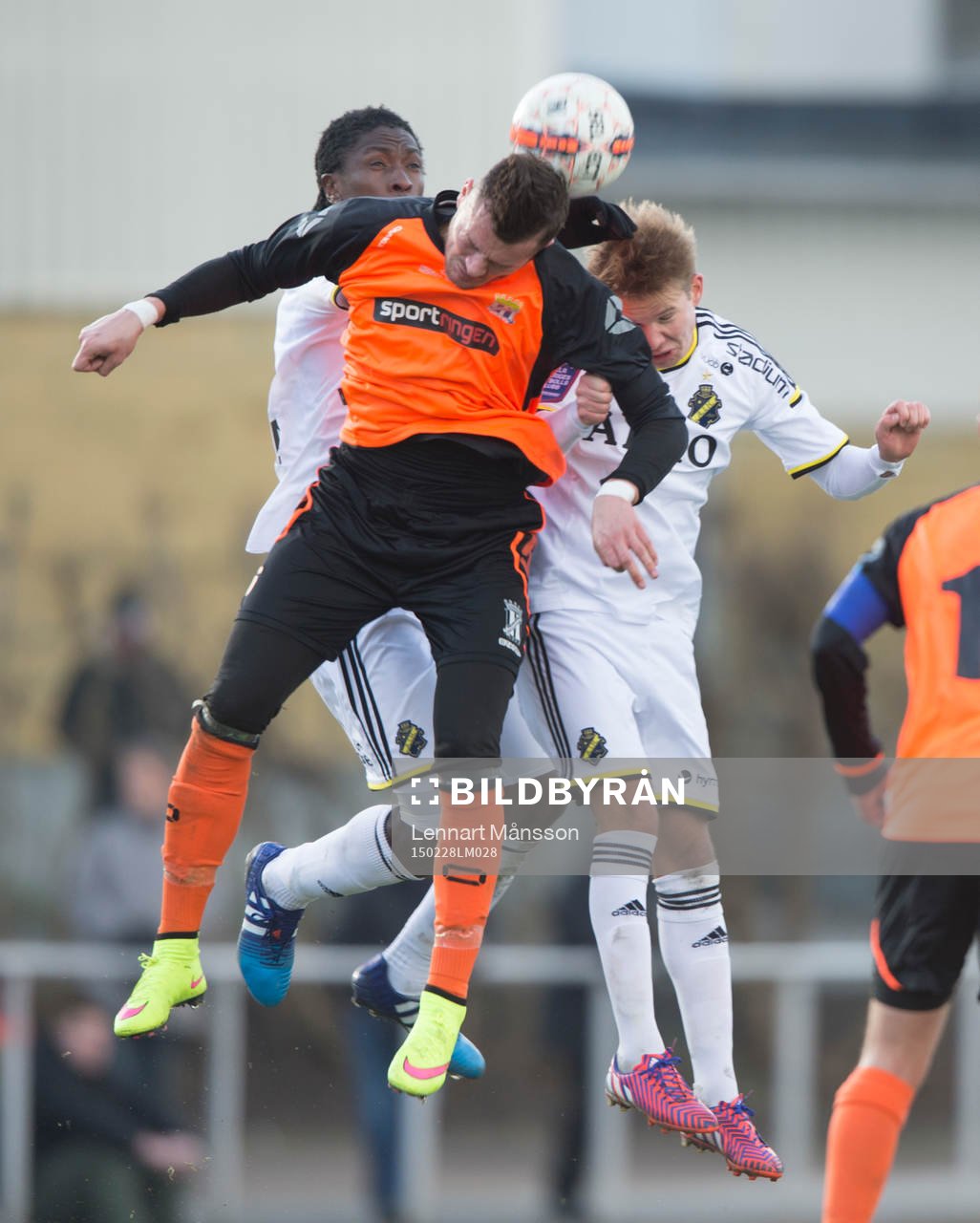AIK:s Johan Blomberg och Kristianstads Albert Ejupi i matchen i Svenska cupen mellan Kristianstad och AIK i Kristianstad 28 februari 2015.