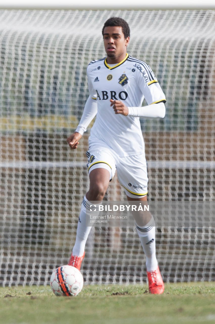  AIK:s Noah Sonko Sundberg i matchen i Svenska cupen mellan Kristianstad och AIK i Kristianstad 28 februari 2015.