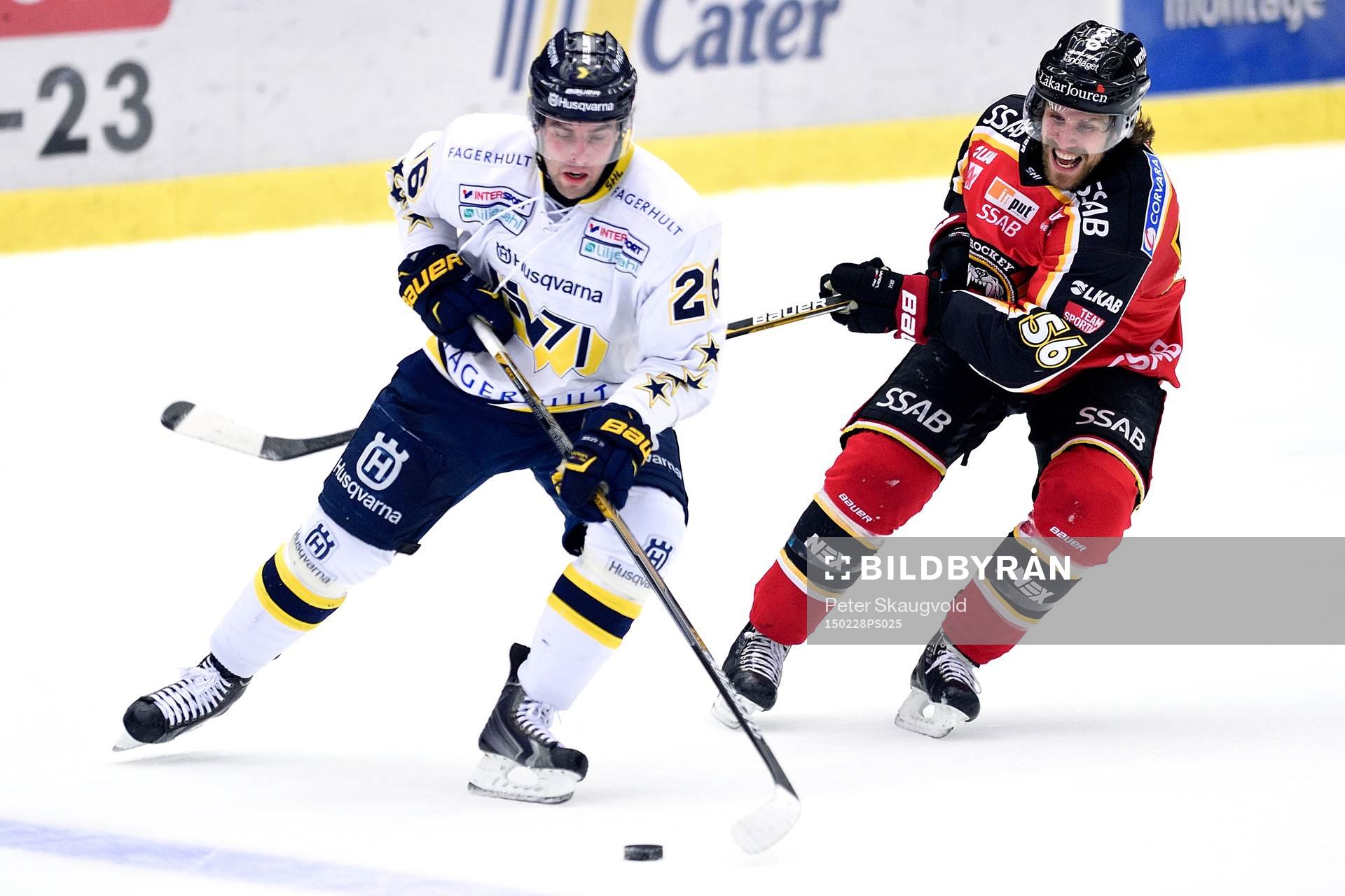 s Riley Holzapfel jagas av Luleås Jonathan Sigalet