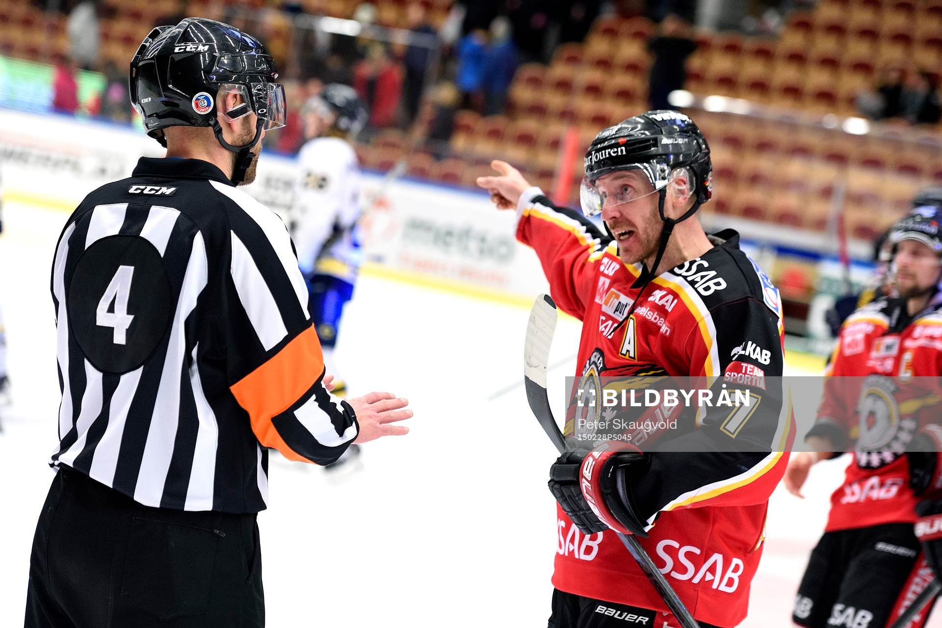 Luleås Jan Sandström är uppröd på domare Marcus Linde