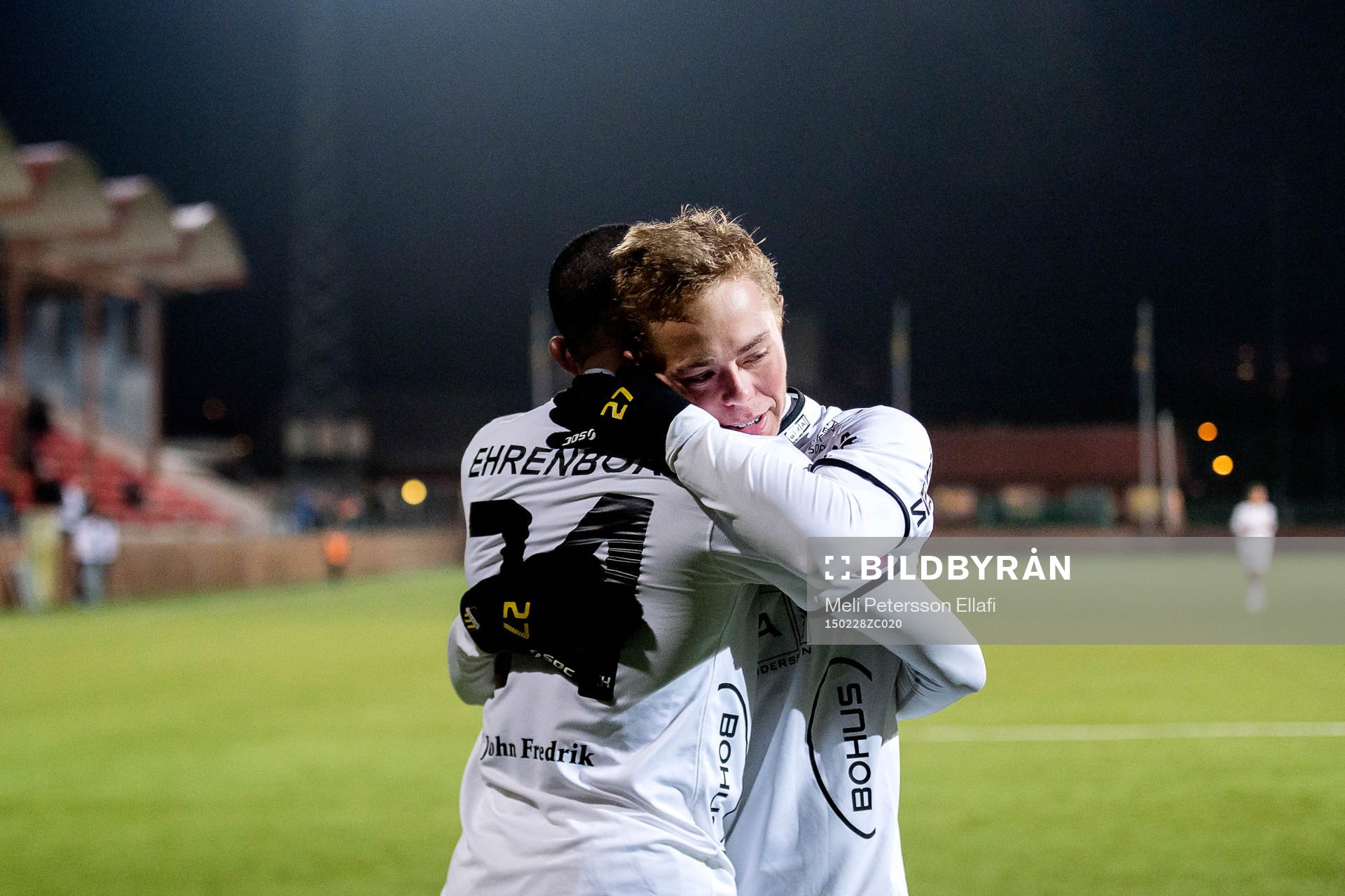 Häckens René Makondele och Joel Andersson jublar