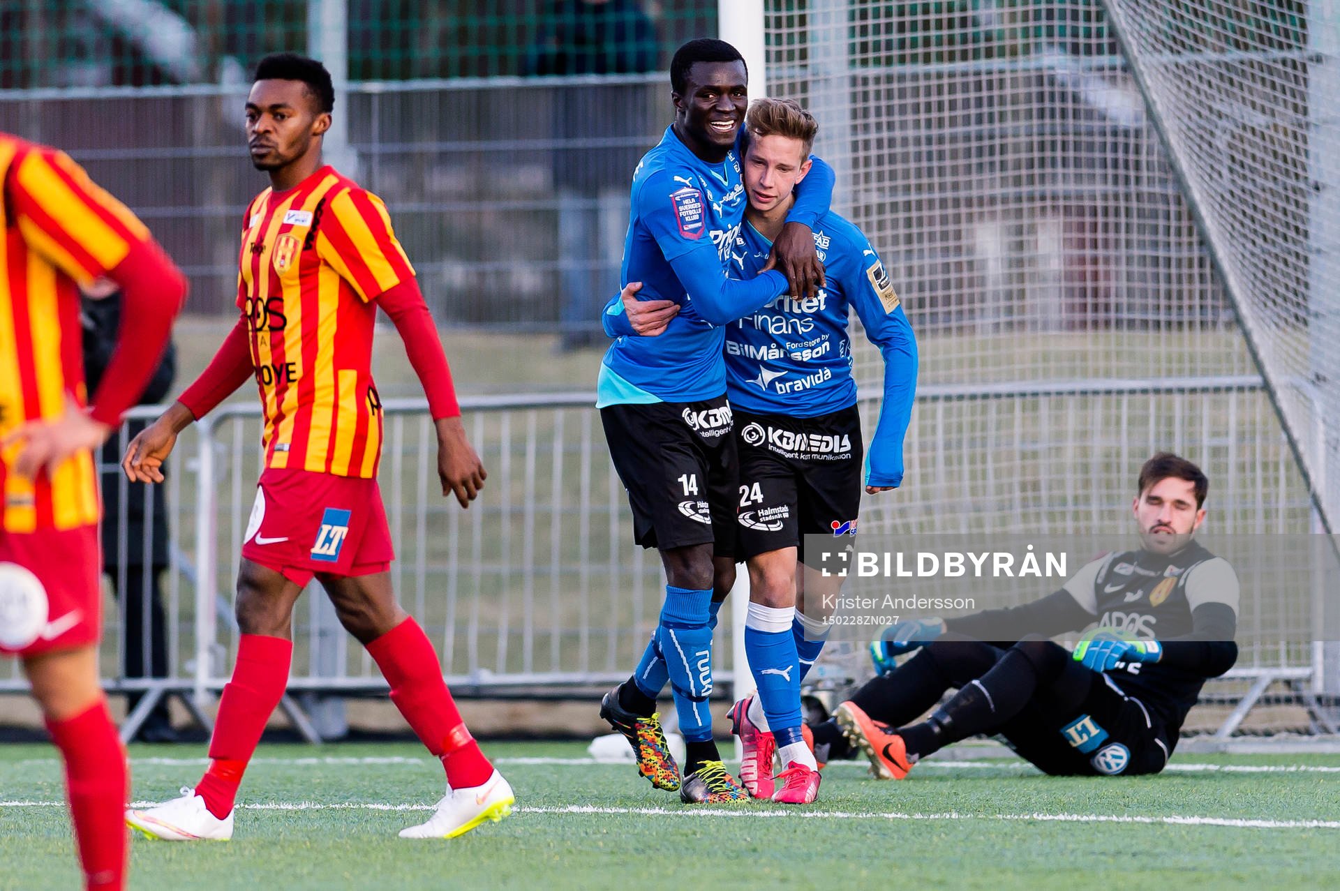Halmstads Kwame Karikari och Simon Silverholt jublar