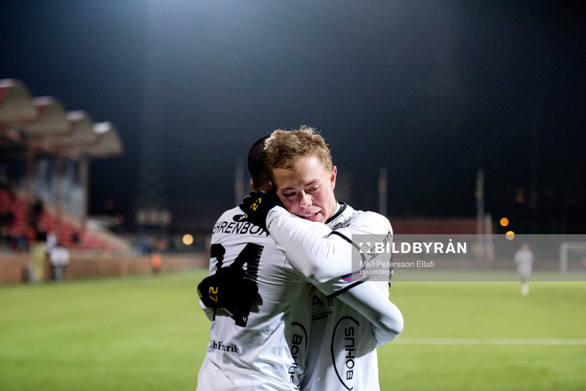 Häckens René Makondele och Joel Andersson jublar