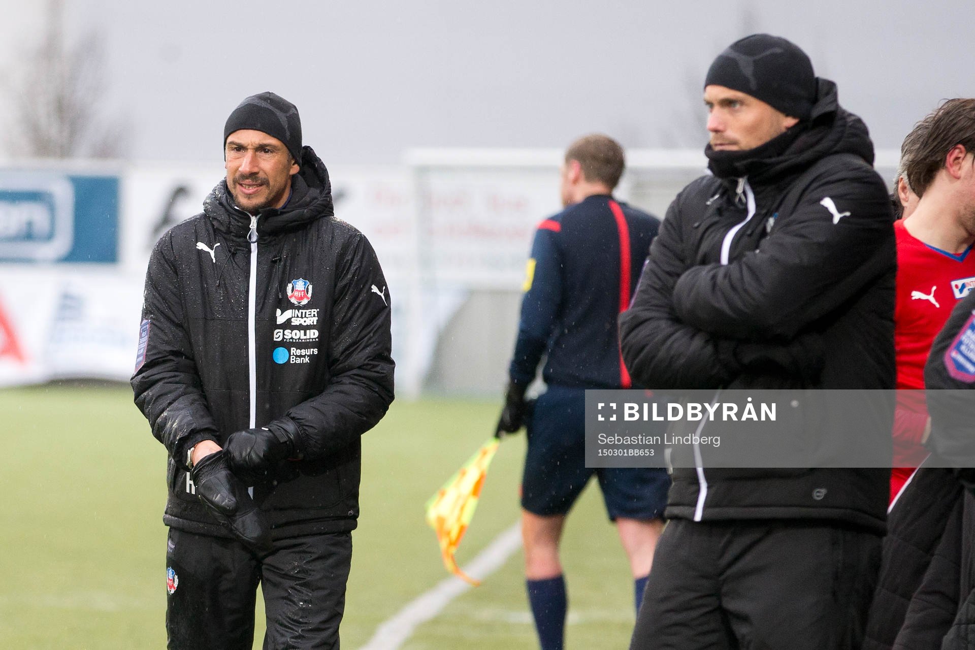 Helsingborg tränare Henrik Larsson i ett regnigt och