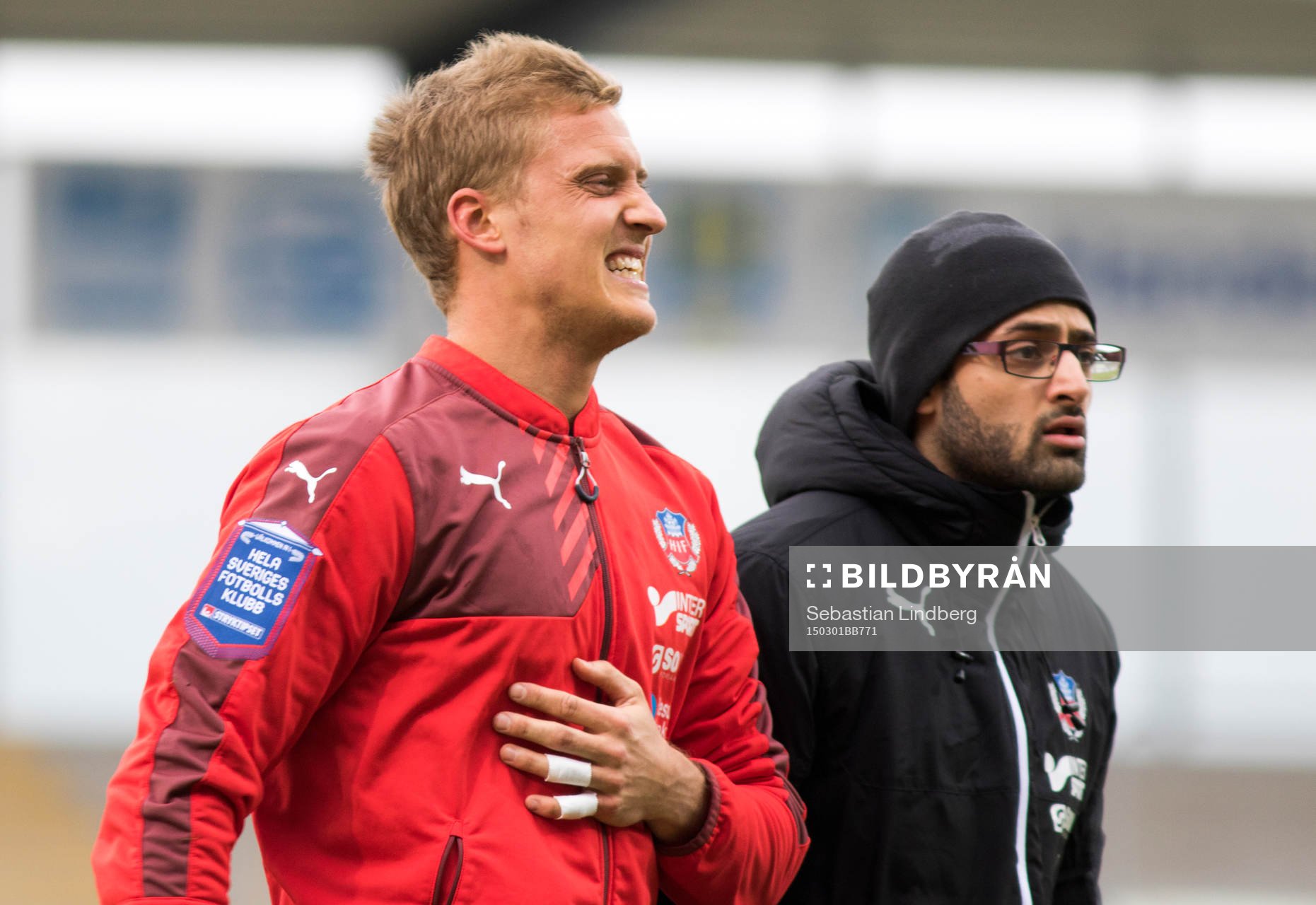 Helsingborgs målvakt Pär Hansson bröt lillfingret under fotbollsmatchen i Svenska Cupen mellan Västerås och Helsingborg den 1 mars 2015 i Västerås.