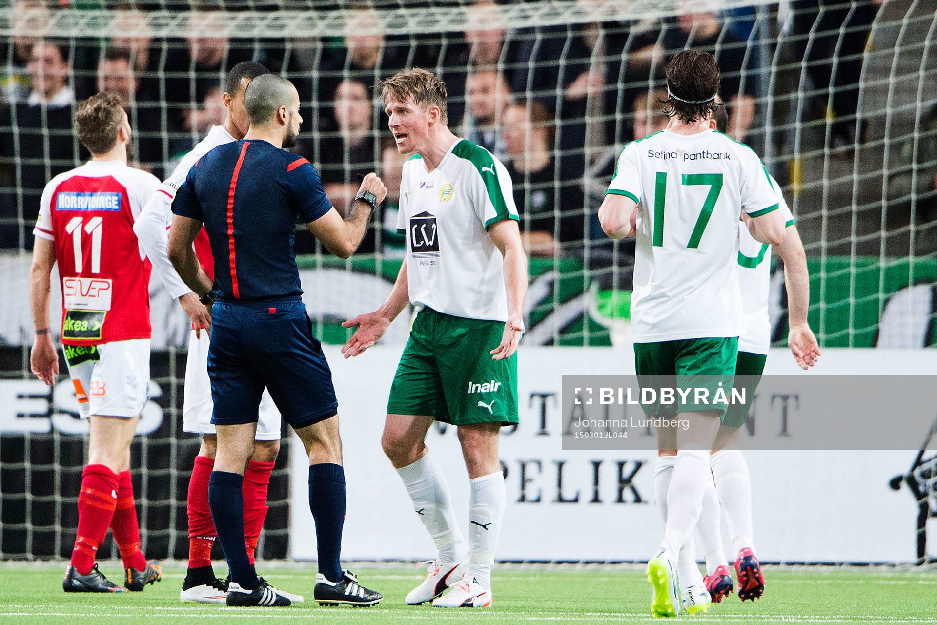 Hammarbys Jan Gunnar Solli är oense med domare Mohammed