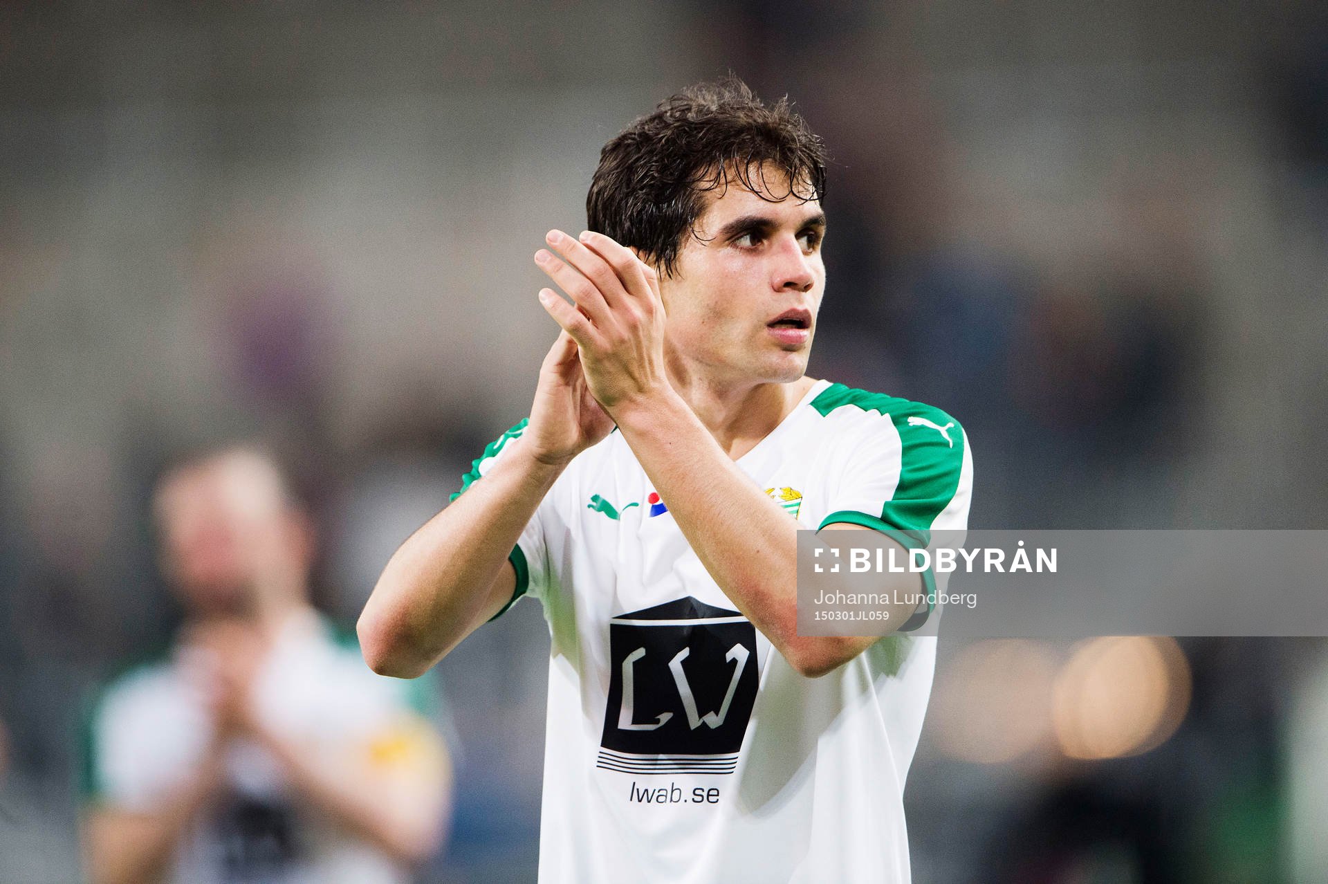 Hammarbys Lars Fuhre tackar publiken efter fotbollsmatchen i Svenska Cupen mellan Hammarby och Landskrona den 1 mars 2015 i Stockholm.