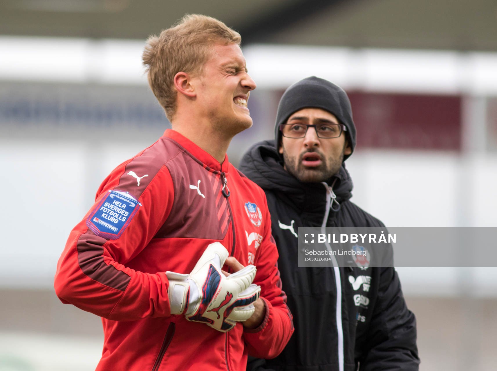 Helsingborgs målvakt Pär Hansson bröt lillfingret under uppvärmningen under fotbollsmatchen i Svenska Cupen mellan Västerås och Helsingborg den 1 mars 2015 i Västerås.