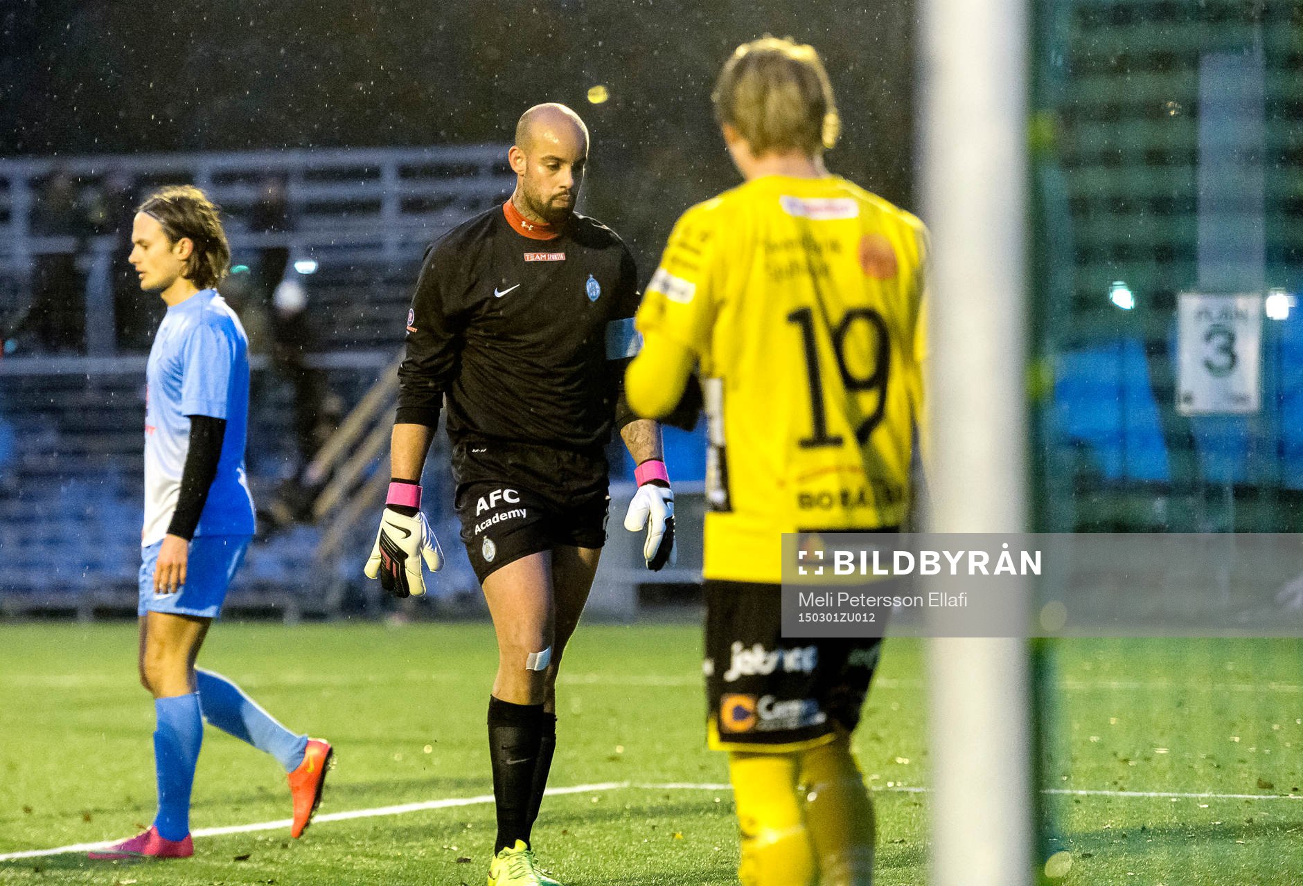 AFC Uniteds målvakt Joshua Wicks deppar