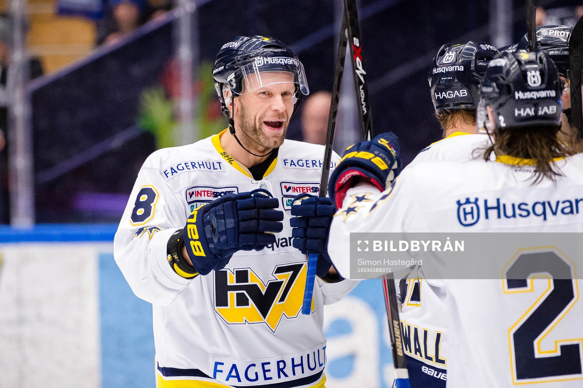 HV71s Jere Karalahti jublar