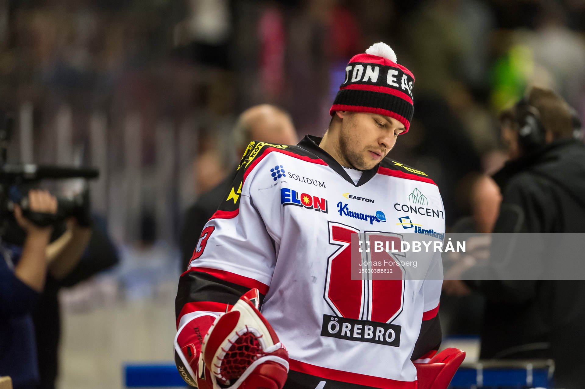 Örebros målvakt Julius Hudacek deppar
