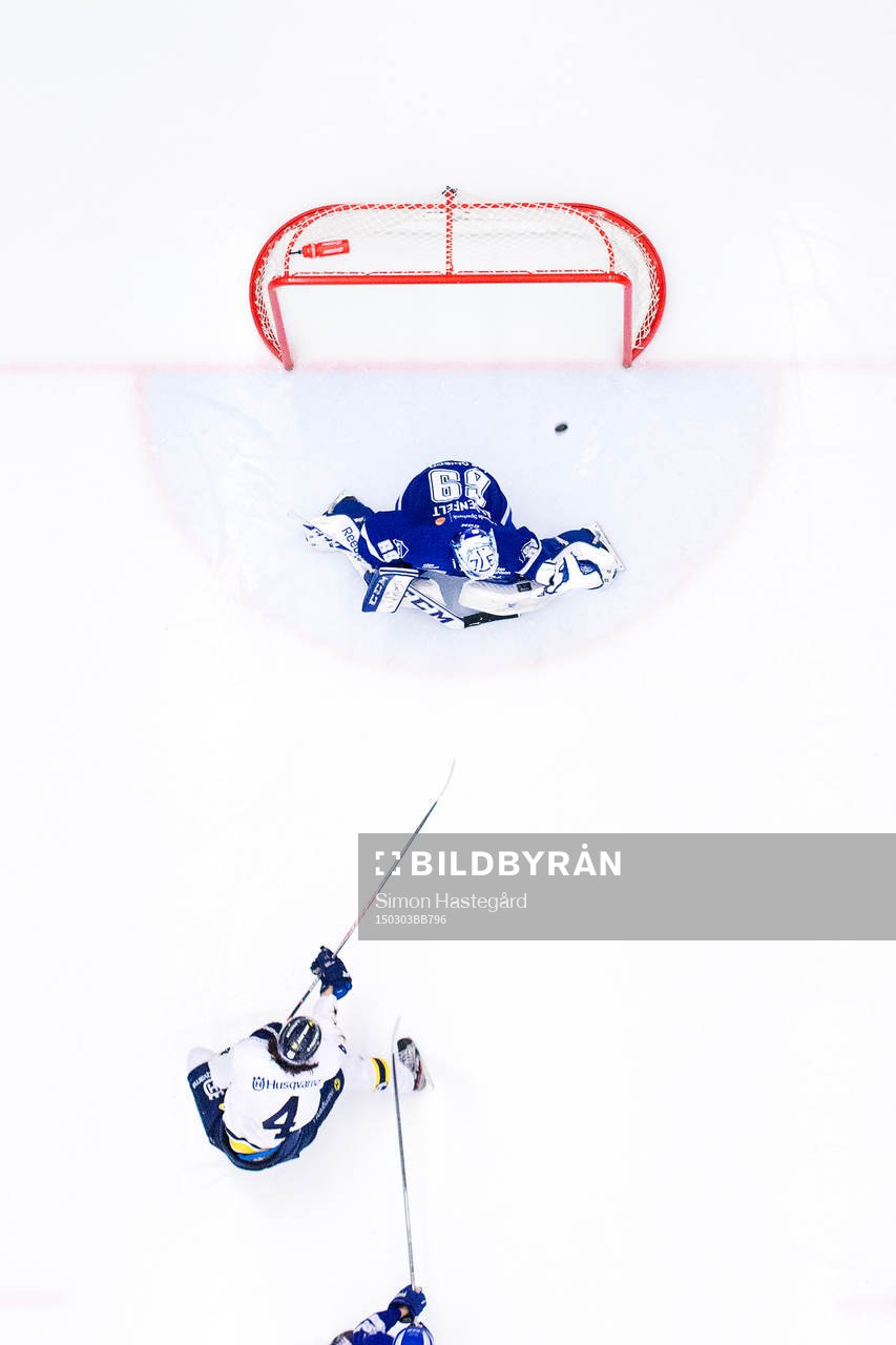HV71s Marcus Nilson gör 0-1 bakom Leksands målvakt Oscar
