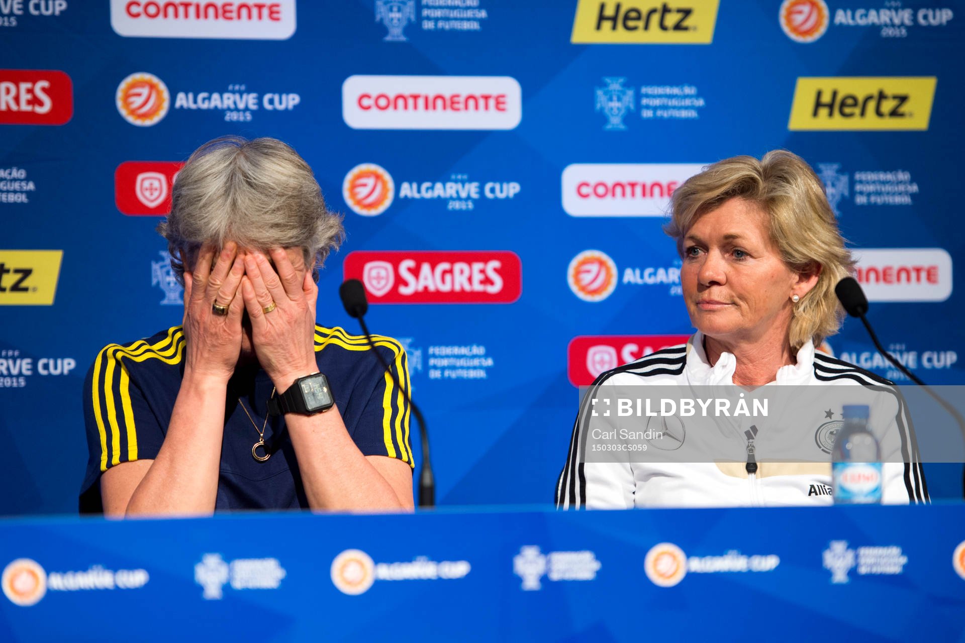 Sveriges förbundskapten Pia Sundhage och Tysklands förbundskapten Silvia Neid under en presskonferens inför Algarve Cup den 3 mars 2015 i Vilamoura, Portugal.