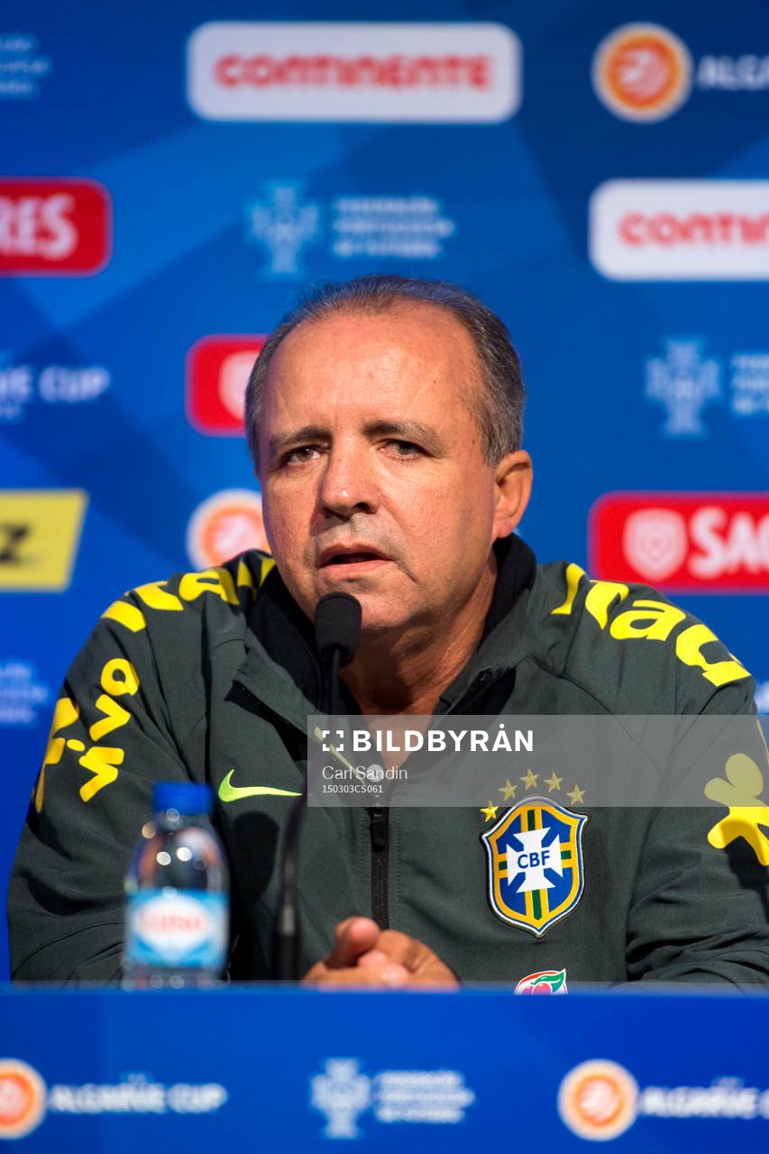 Brasiliens förbundskapten Vadao under en presskonferens inför Algarve Cup den 3 mars 2015 i Vilamoura, Portugal.