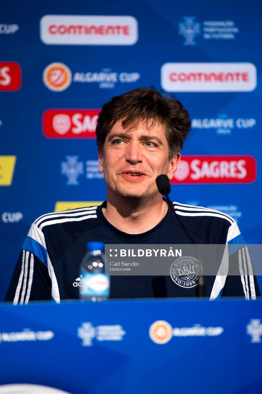 Nils Nilesen, förbundskapten Danmark, under en presskonferens inför Algarve Cup den 3 mars 2015 i Vilamoura, Portugal.