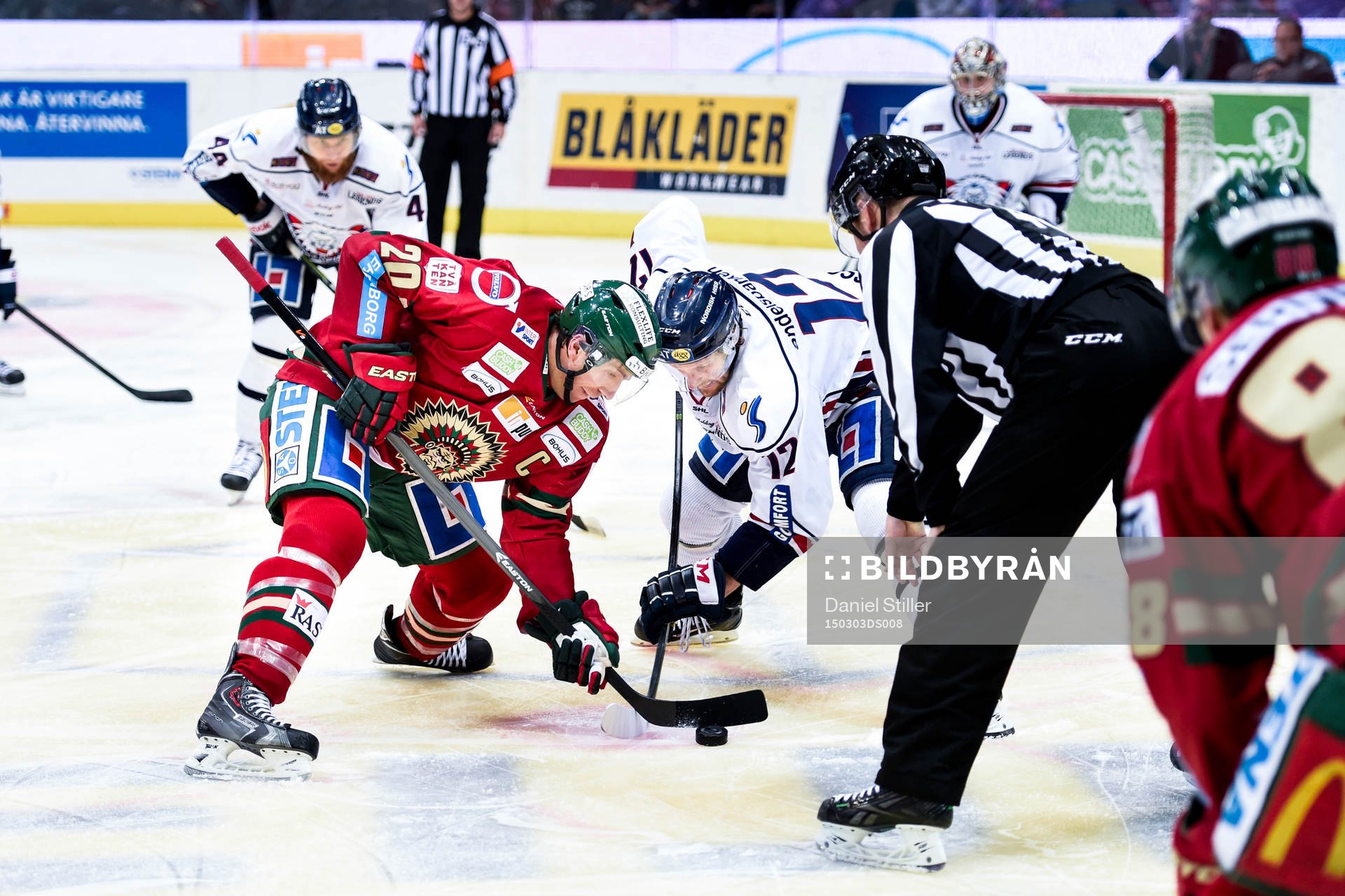 Frölundas Joel Lundqvist tekar mot Linköpings Henrik